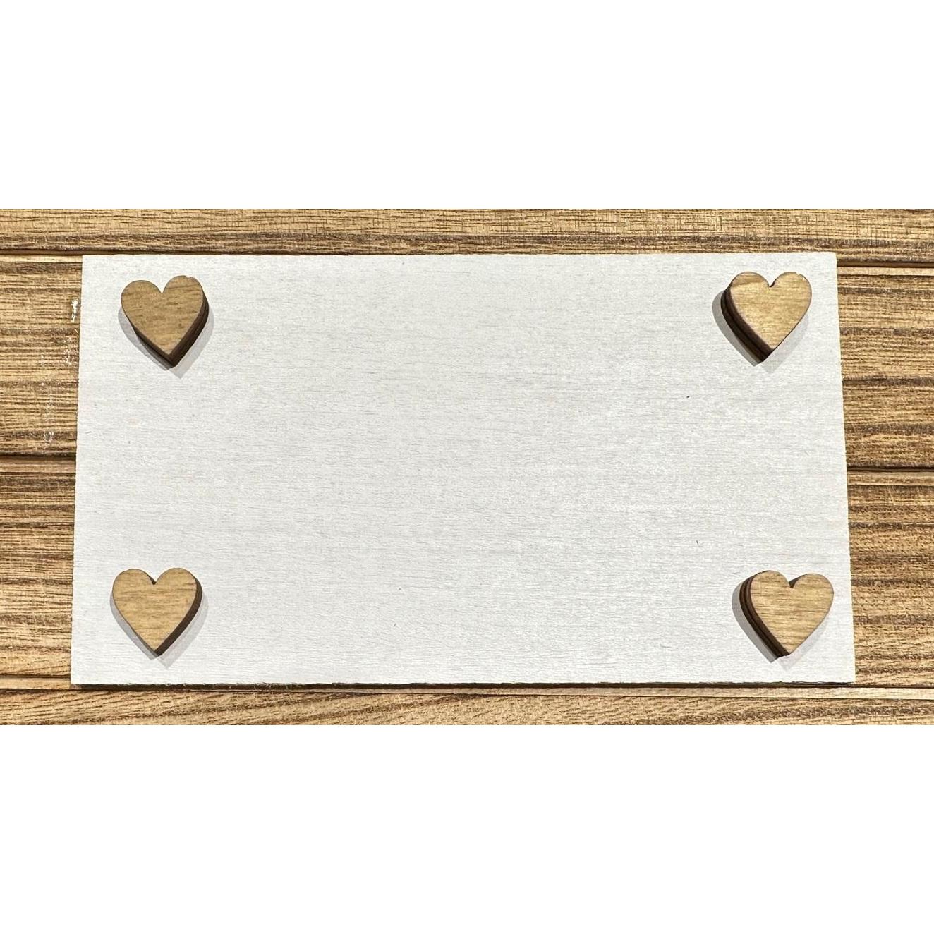 Caja de Madera Personalizada con Placa de Letras y Siluetas - Madera envejecida