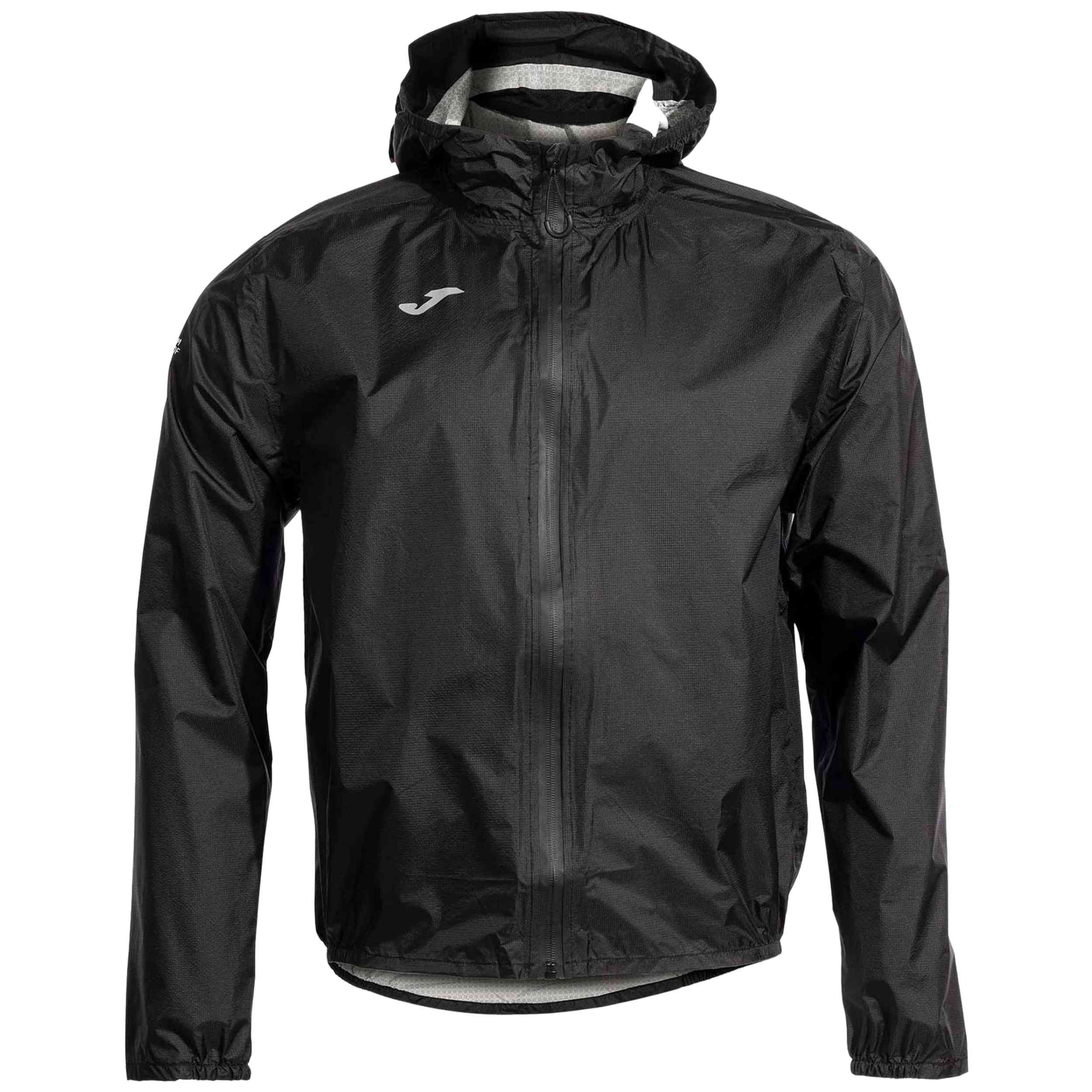 Chubasquero Joma modelo R-Trail Nature para hombre y mujer en color Negro