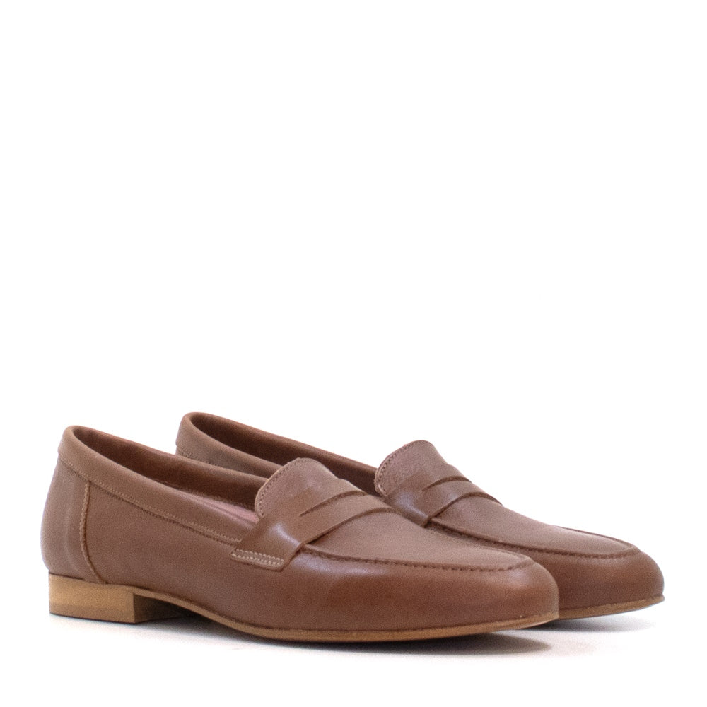 Mocasín CA-396 Antifaz Coy en Cuero Multicolor - Elegancia y Confort Todo el Día, Estilo Versátil y Distinguido, Detalle Clásico de Antifaz, Calidad Española, Disponible en Tallas 35-42, Diseño Atempo