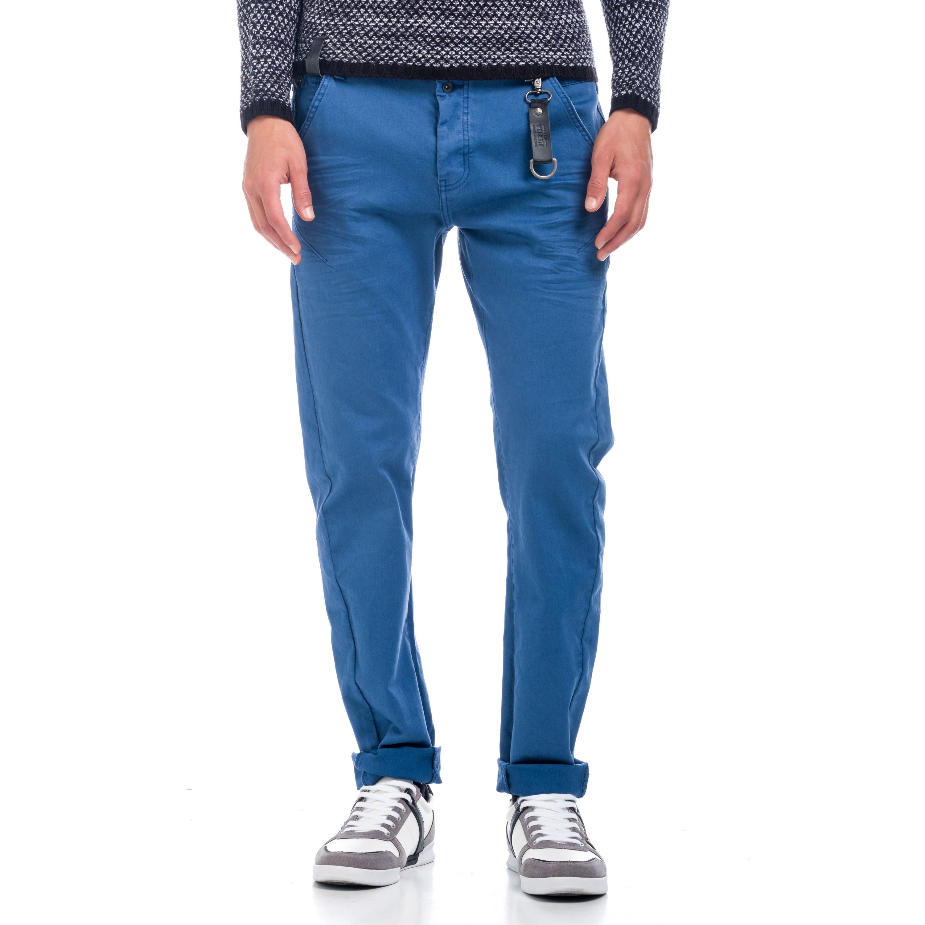 Koroshi - Pantalón vaquero slim tiro bajo para hombre de denim con elastano 98% algodón y 2%, con llavero tipo piel en trabilla, disponible en azul, kaki, piedra y ocre