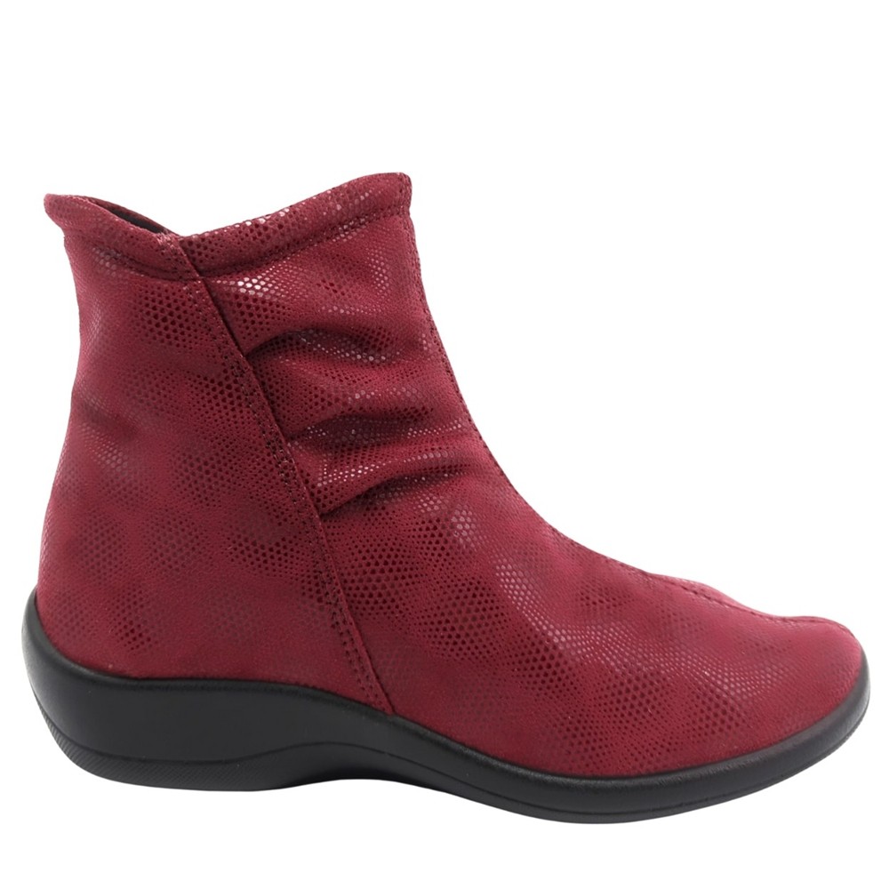 Cómoda  Botín mujer Arcopedico PALUMA de licra roja elástica aspecto piel lisa, vegana e hidrofugada. Ajuste cremallera. Piso con doble arco para mejorar el apoyo. Altura Tacón bajo (3-5 cm) Referencia 4816-JK30