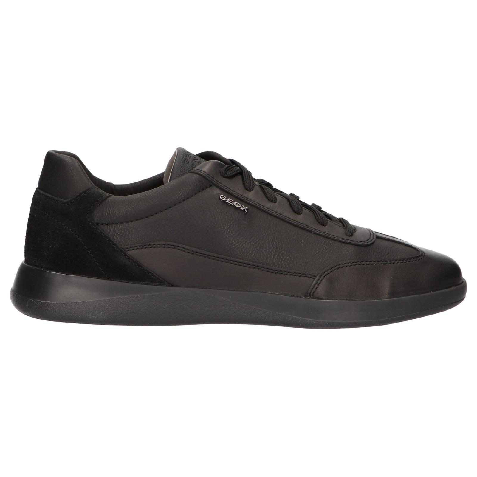 Get the GEOX U946FA 043ME U Kennet C9999 Black men's sneakers, made of breathable leather with a cushioned insole, anti-slip sole, and flexible design for maximum comfort, ideal for casual and athletic wear.