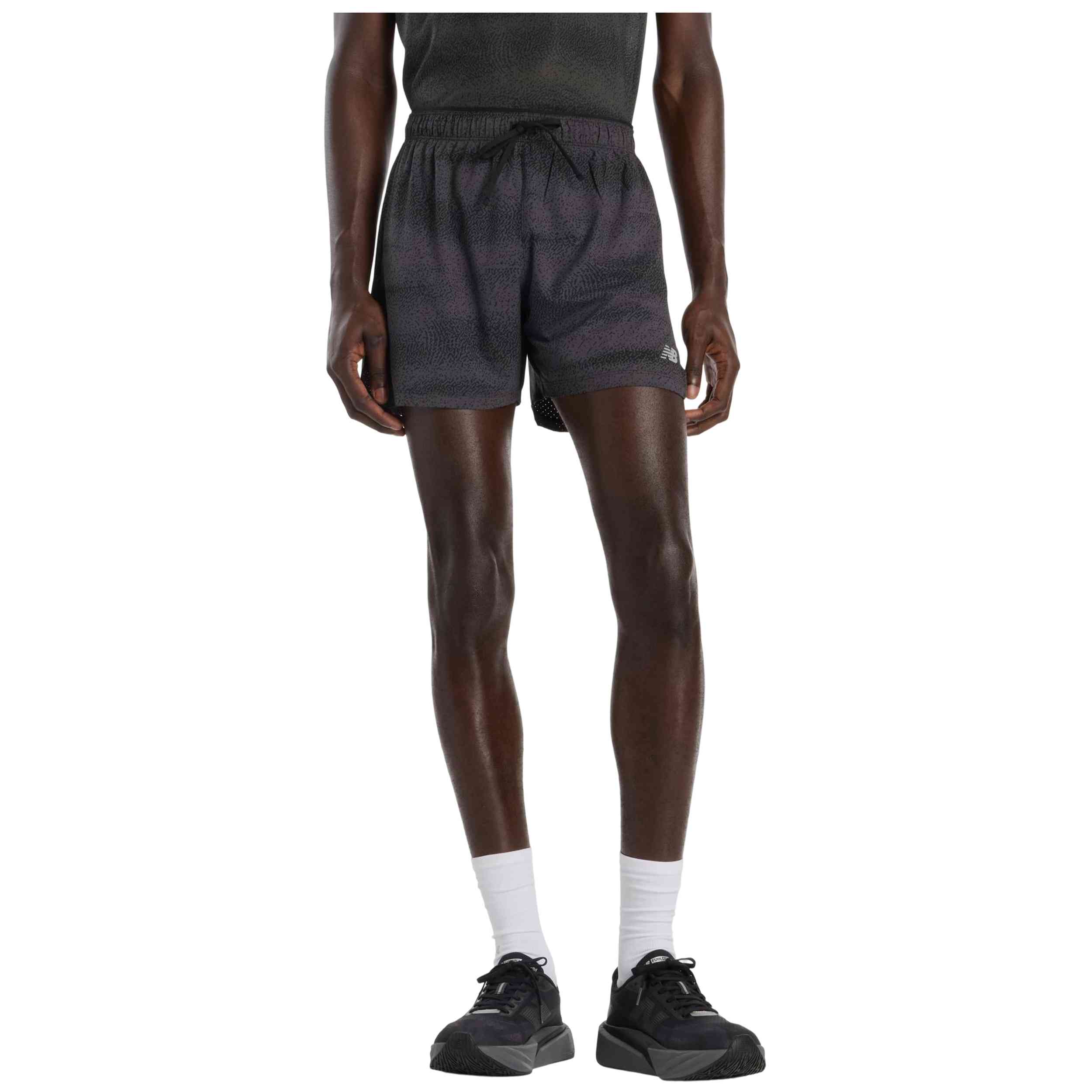 Pantalon Corto New Balance modelo MS43285_BGR para Hombre en color Negro