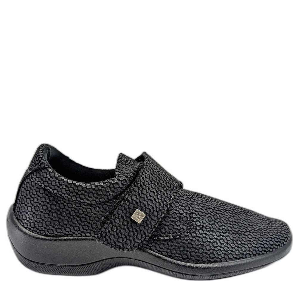 Cómoda REPOVESI LICRA NEGRA: mocasín vegano en licra transpirable con velcro y suela PU ligera que aporta apoyo estable y confort desde 1er uso. ¡Cómpralas ahora! Altura Tacón bajo (3-5 cm) Referencia