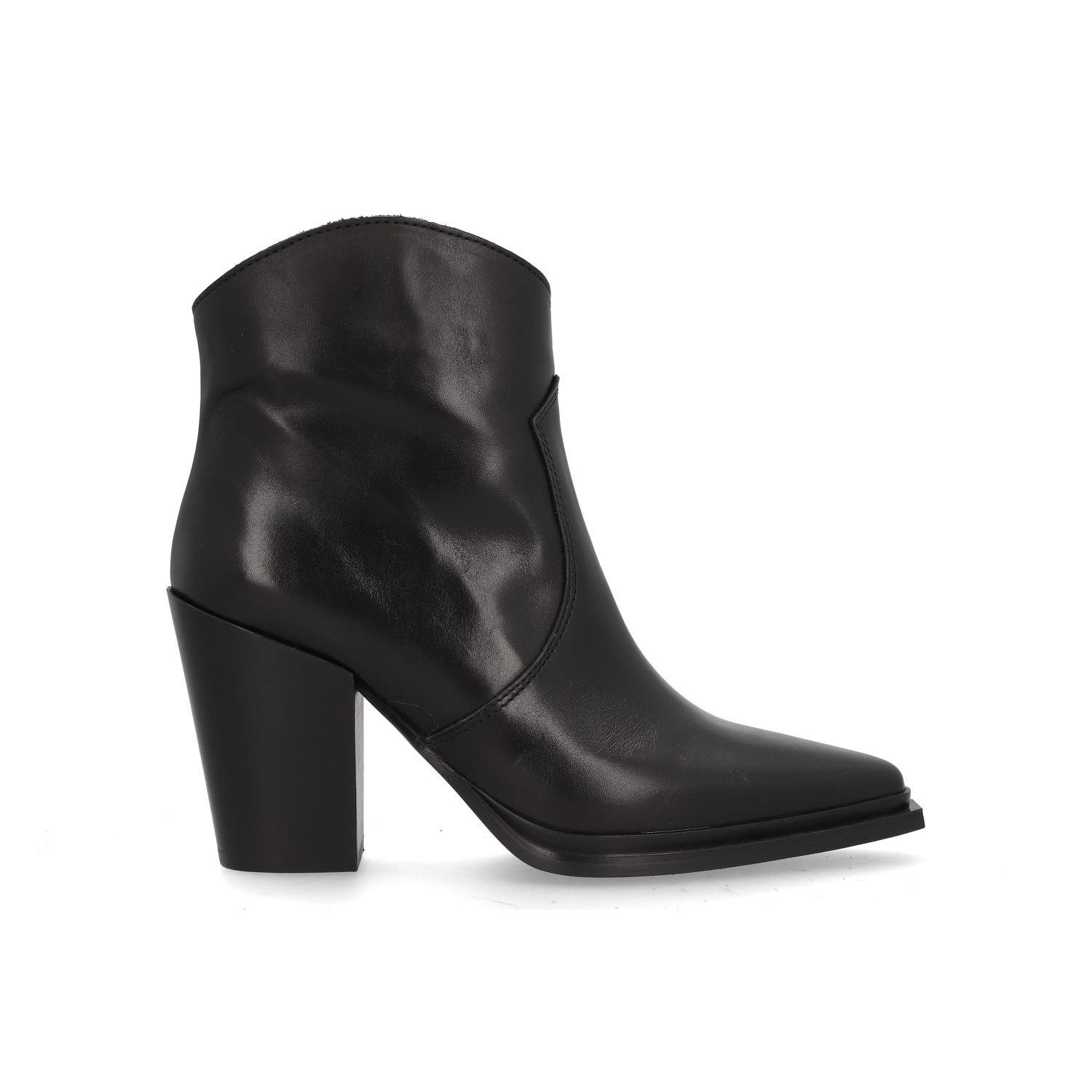 Botines Alpe modelo 5273 en color Negro
