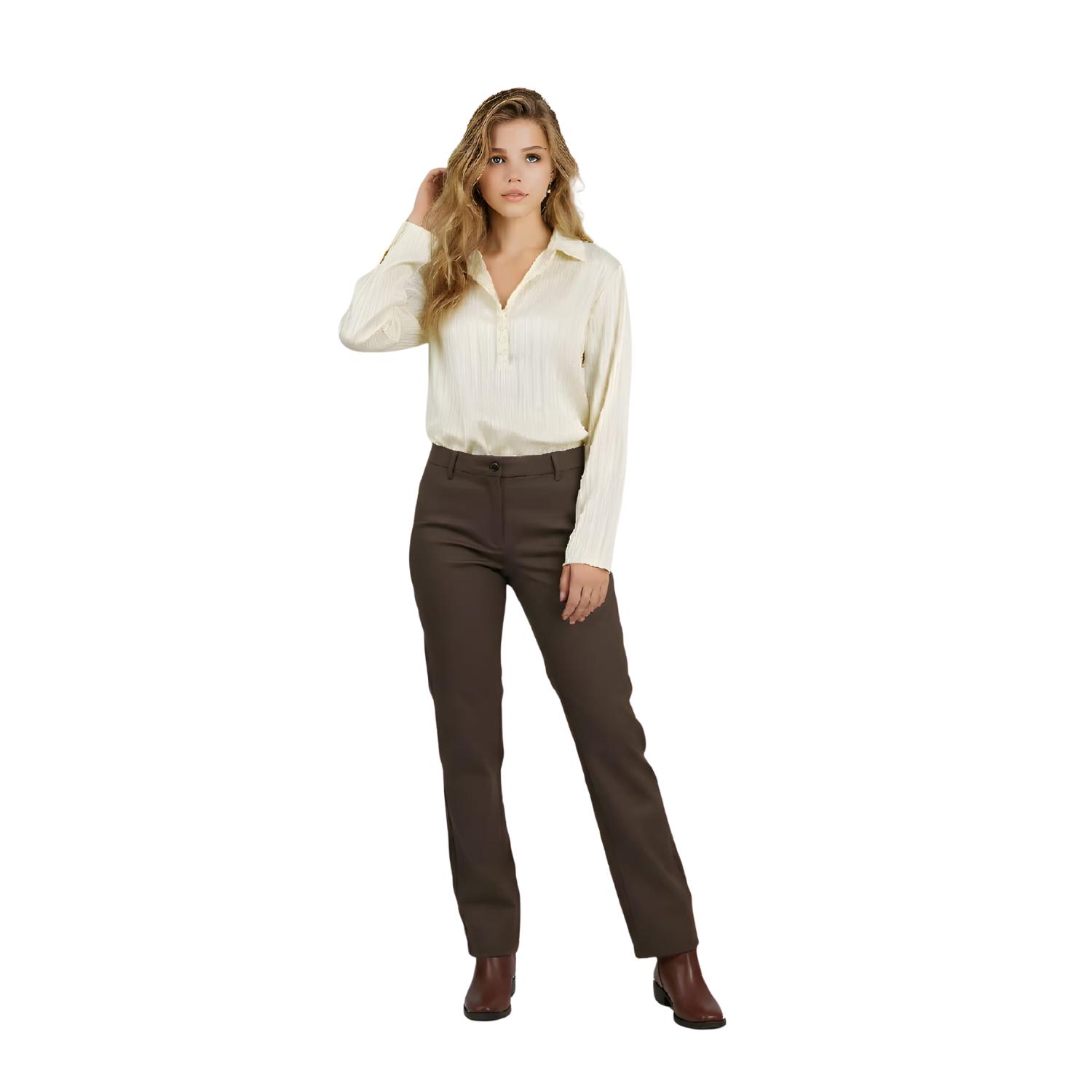Pantalón tipo chino de algodón con cierre de botón, trabillas para cinturón y bolsillos laterales y traseros, diseño cómodo y versátil para diario- REF: 8507