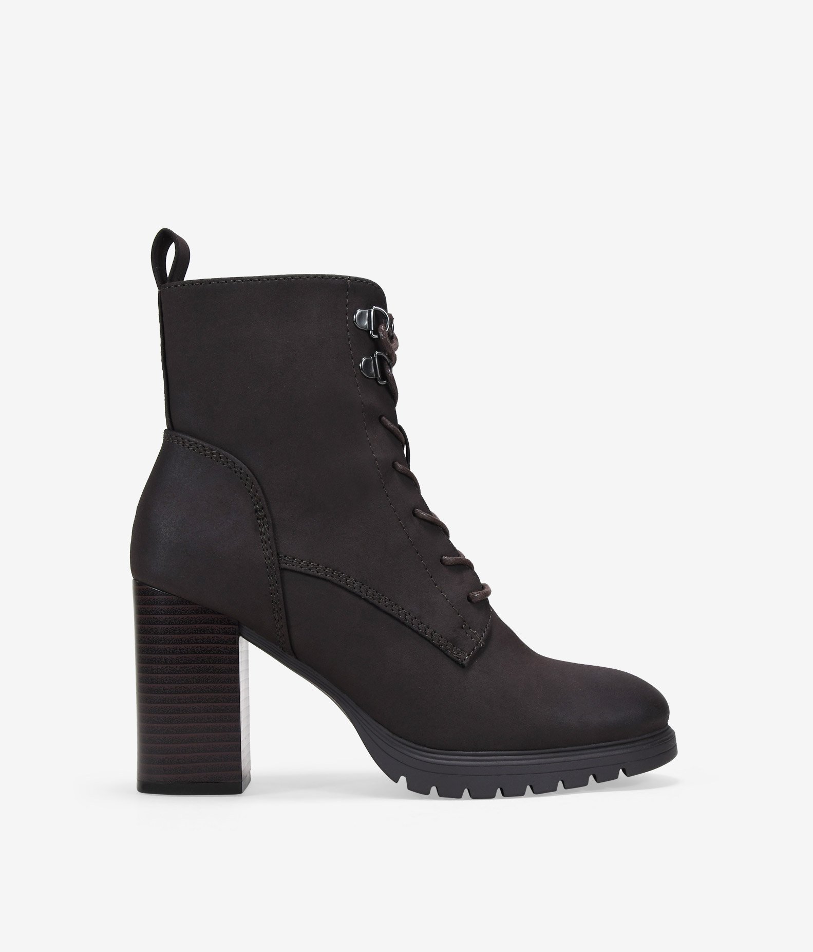 Bosanova Botines de tacón para mujer con cordones y plataforma dentada con tacón en bloque efecto madera. Cierre con cremallera interior.