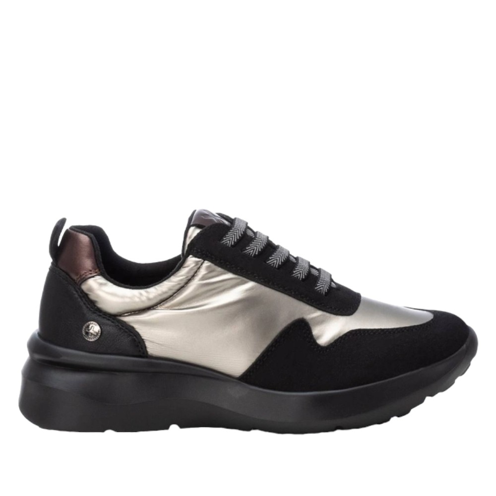 Shoes Zapatillas marca Xti para mujer en color negro