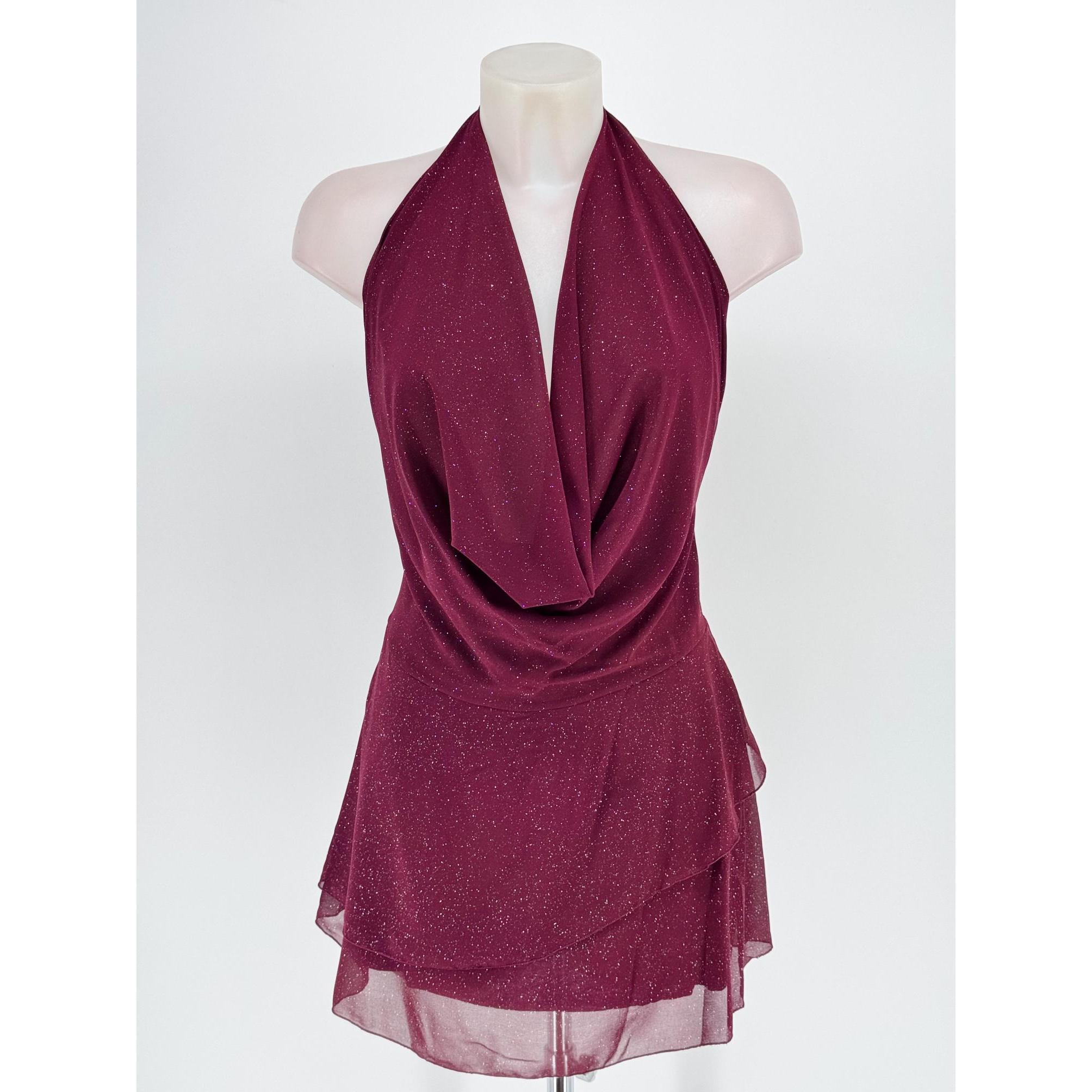 Vestido corto de chiffon para mujer con escote halter y diseño fluido. Tejido ligero con capas que aportan movimiento y elegancia. Disponible en varios colores, ideal para eventos, fiestas y ocasiones especiales.