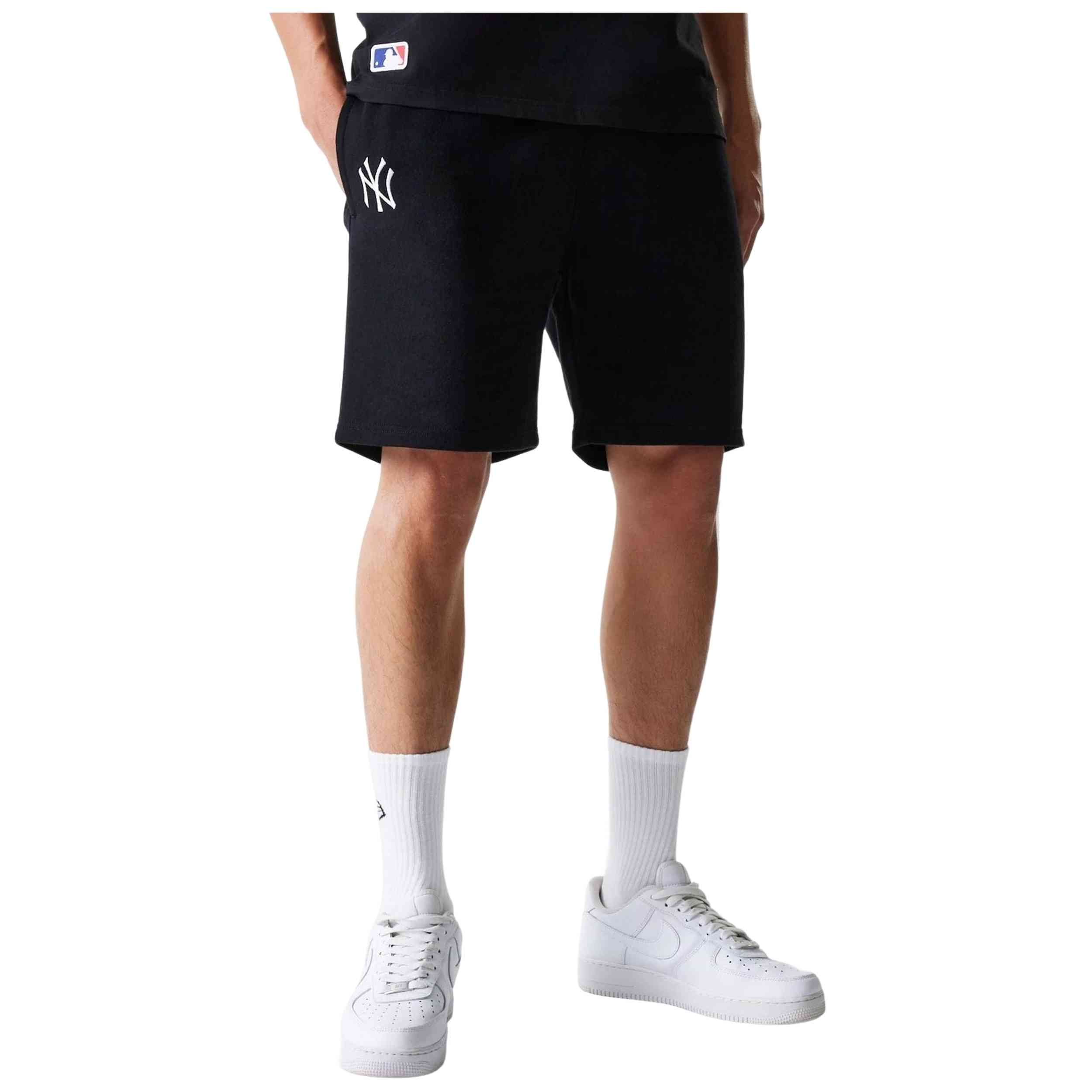Pantalon Corto New Era modelo 60675778-001 para hombre y mujer en color Negro