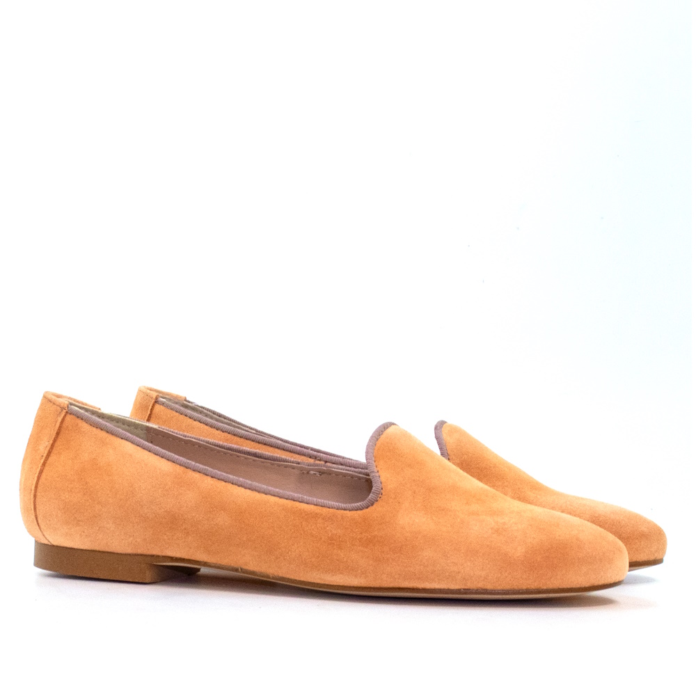 Zapato Plano CA-1211 de Ante Nude para Mujer - Comodidad y Estilo Artesanal Español | Hecho en España | Elegancia Versátil para Looks Formales y Casuales | Material Interior de Piel de Alta Calidad