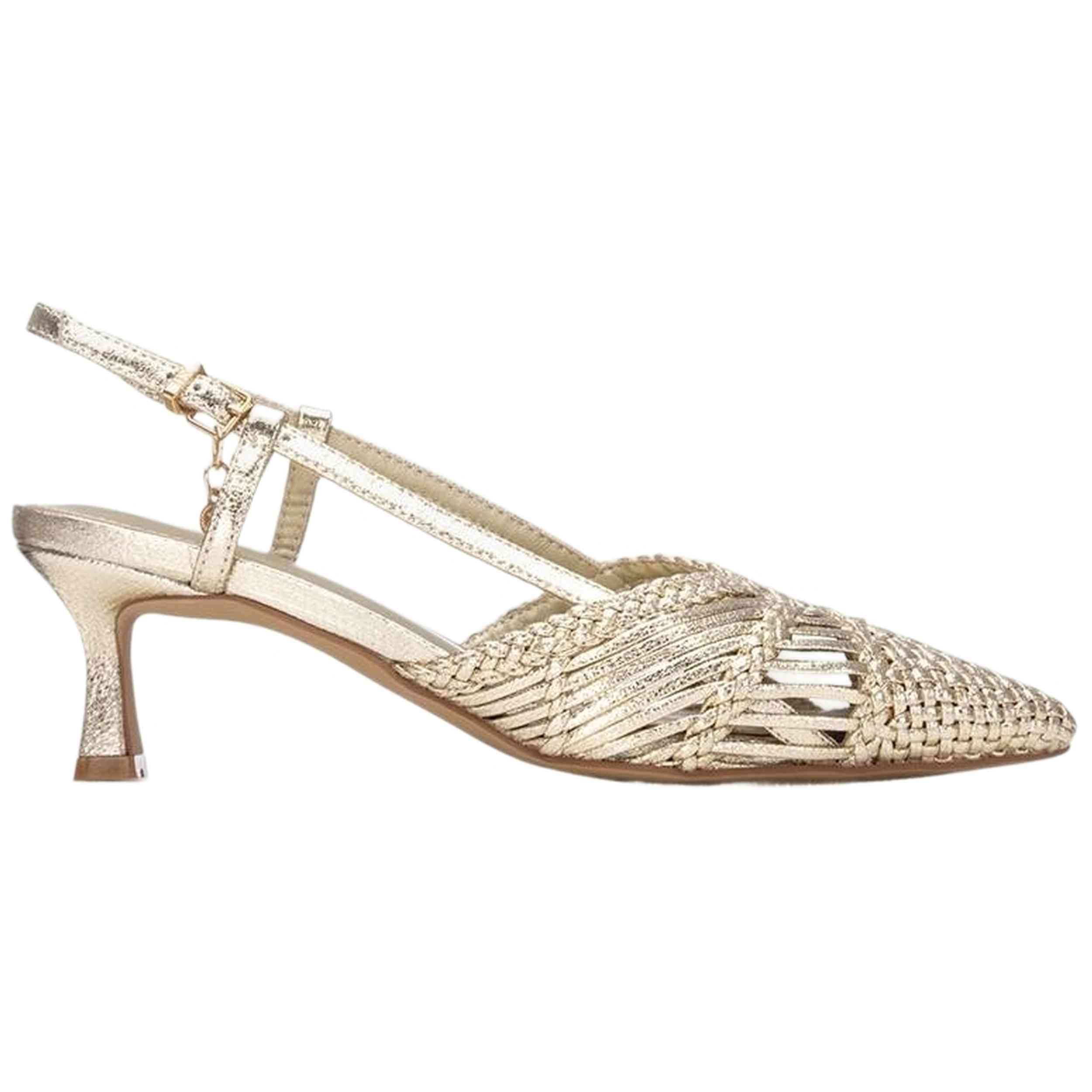 Zapatos De Tacon Xti modelo 145301 para Mujer en color Dorado