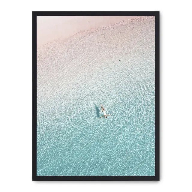 Cuadro floating woman i 30x40cm, Póster impreso en papel de primera calidad de 180gr, montado sobre marco de madera MDF acabado en negro., Naturaleza - Playa