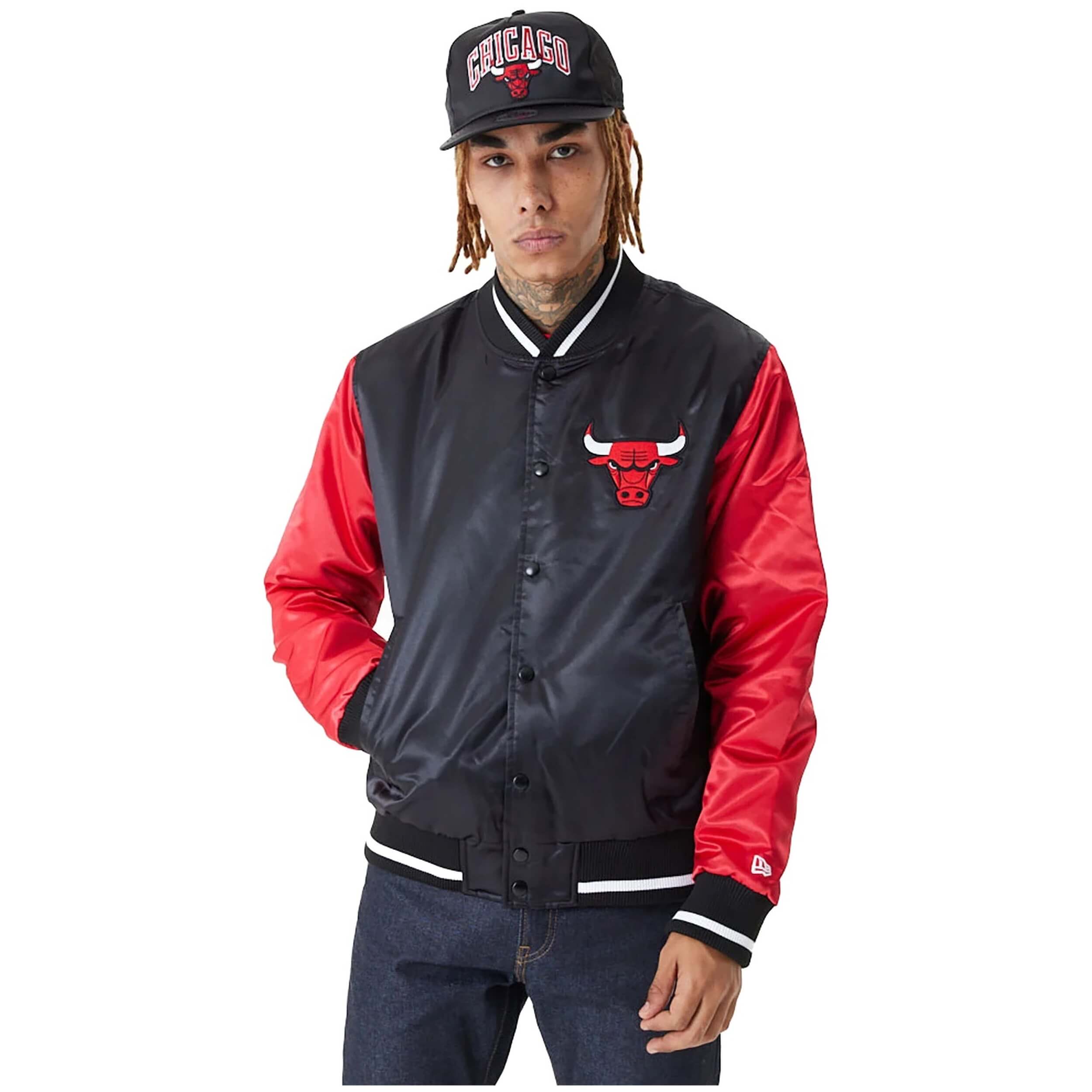 Chaqueta New Era Nba Chicago Bulls Satin para hombre en color negro