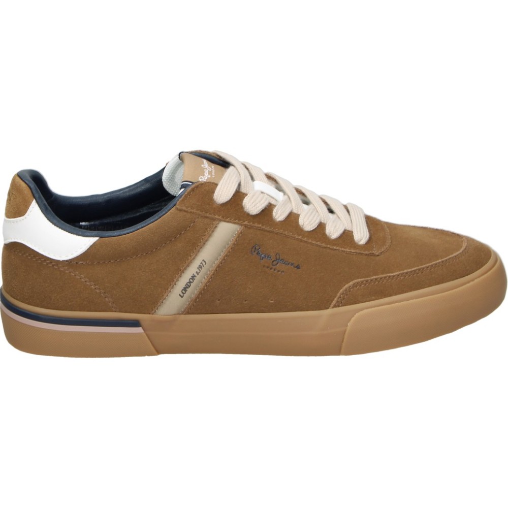 PEPE JEANS | Zapatillas Pepe Jeans Kenton para Hombre – Zapatilla Baja Vulcanizada en Marrón Caramelo con Piel de Ante, Cuello Acolchado, Plantilla Termoformada Extraíble, Cordones, Logos en Contraste y Suela de Goma – Modelo PMS300032-857