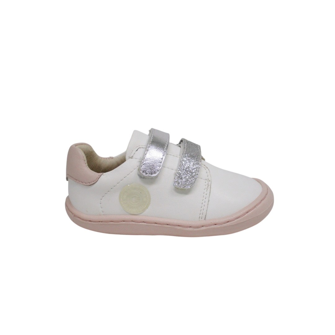 Gioseppo Standish blanco. Deportivo barefoot con velcro ajustable