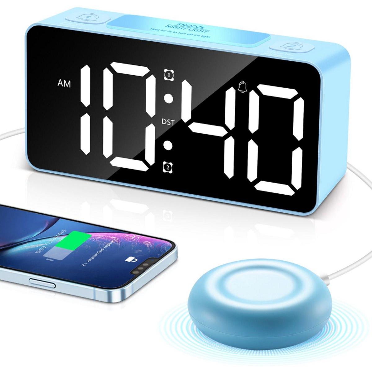 Bobypet - Despertador potente para personas con sueño profundo - Reloj digital con luz nocturna de 7 colores - Reloj de escritorio RGB con puerto de carga USB - Volumen ajustable hasta 105 dB - Reloj de dormitorio para niños, adolescentes y adultos - Azul