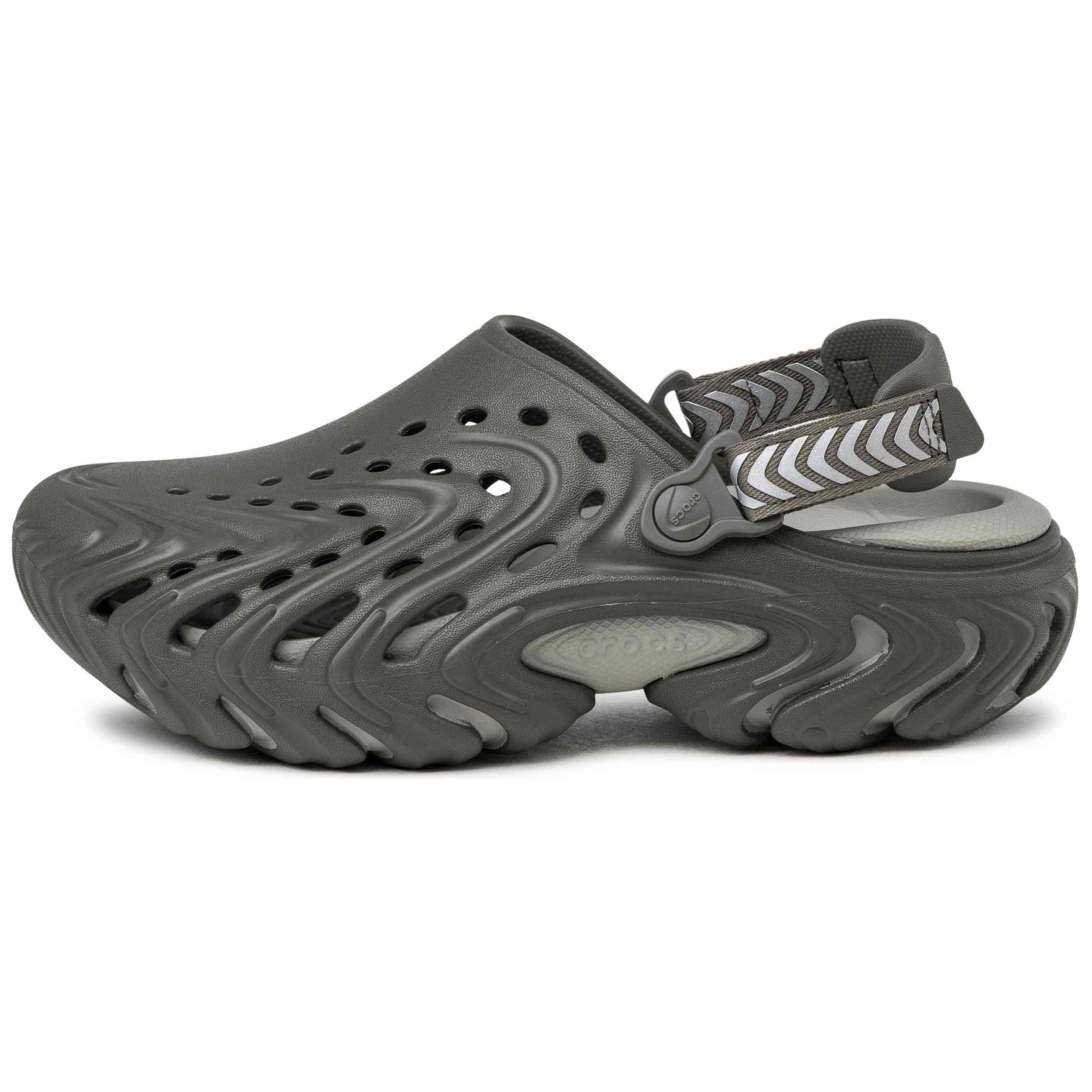 Sandalias Crocs modelo ECHO II CHROME CLOG U para Hombre en color Gris