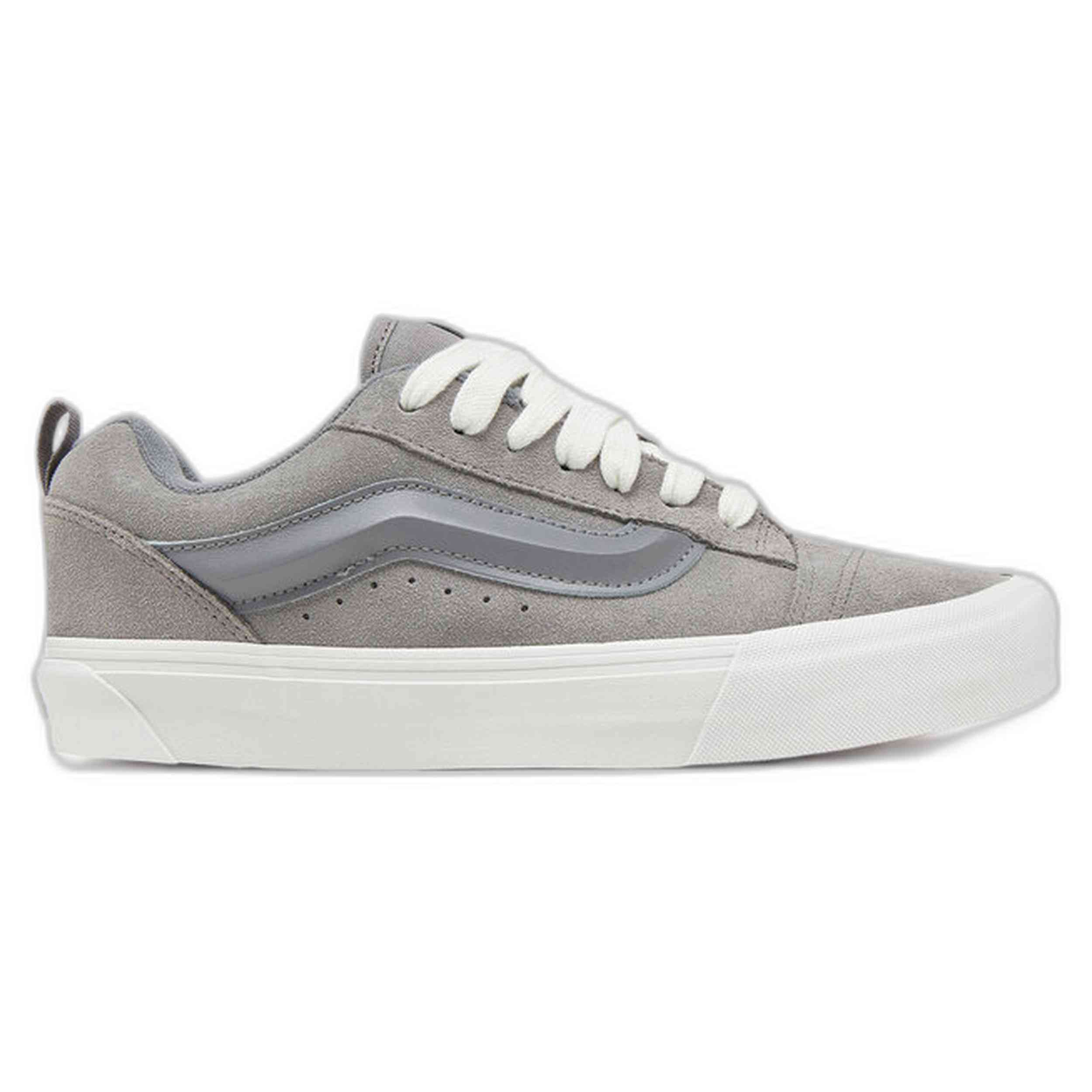 Calzado Vans modelo Knu Skool en color Gris