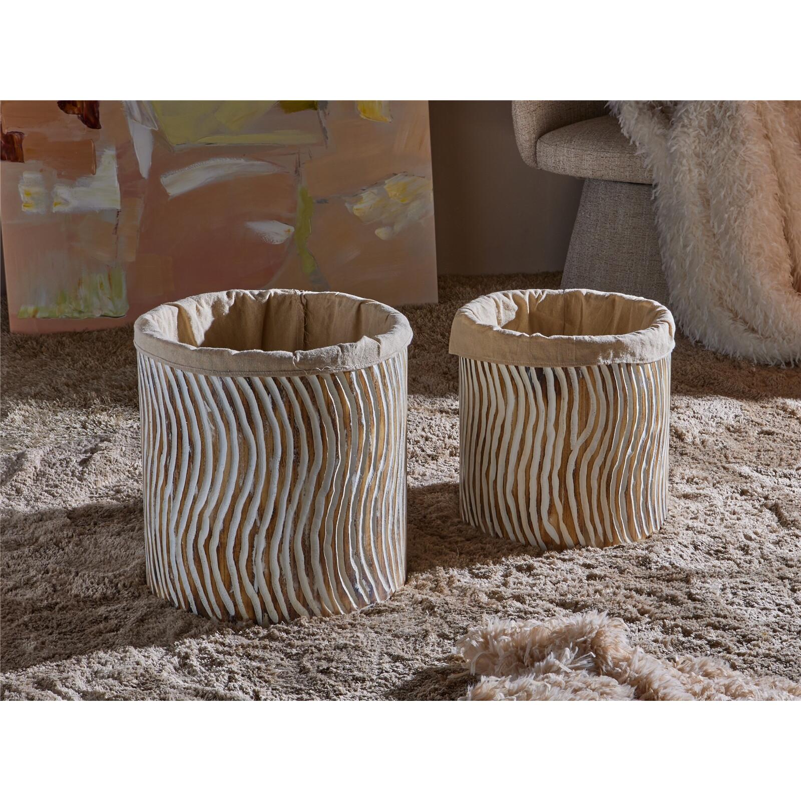 Macetero madera grabado líneas blancas 40 set de 2 40x40 cm, color natural y blanco Fijalo