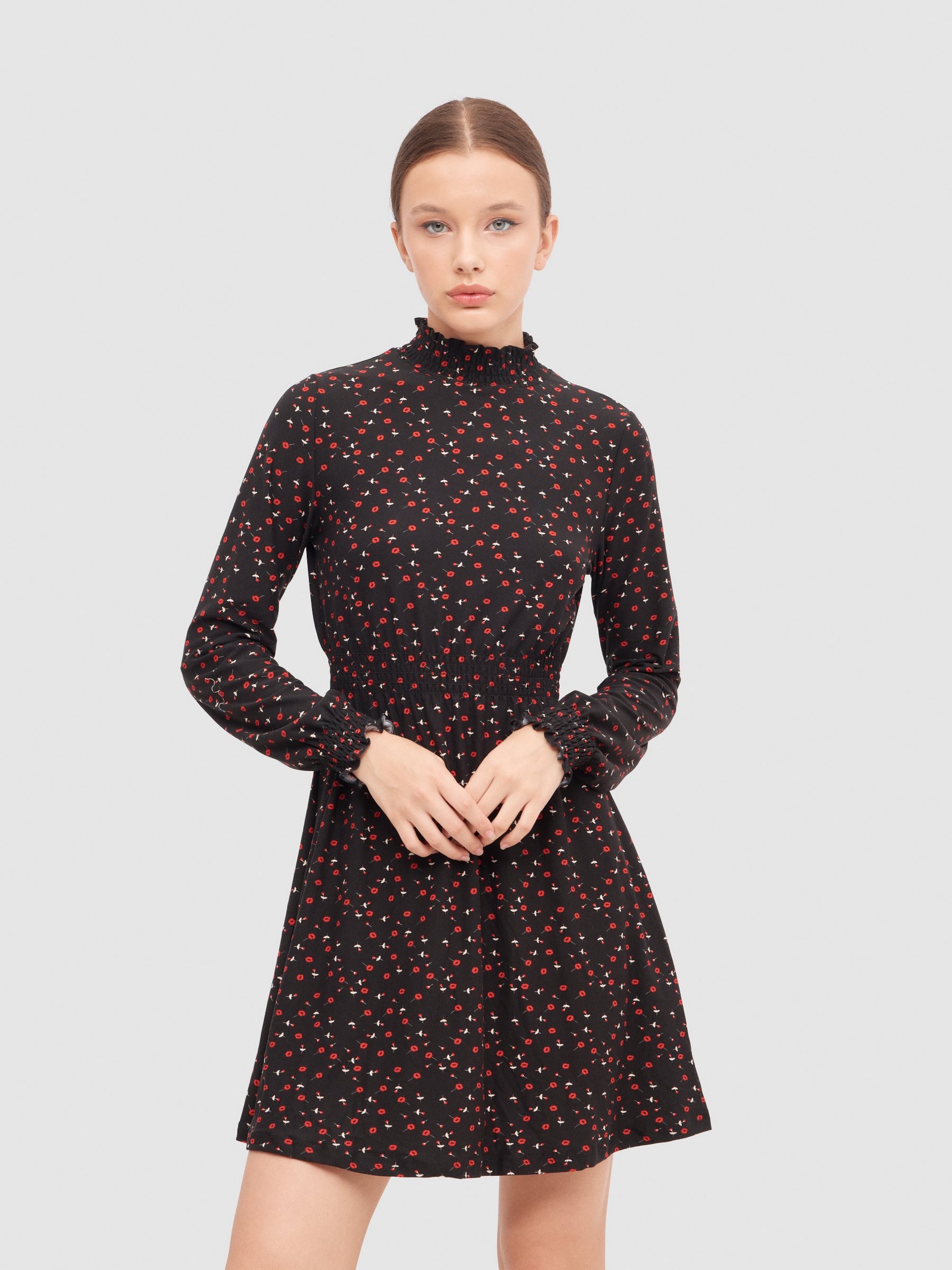 Vestido mini flare de manga larga y cuello perkins con estampado de flores y detalles de goma INSIDE