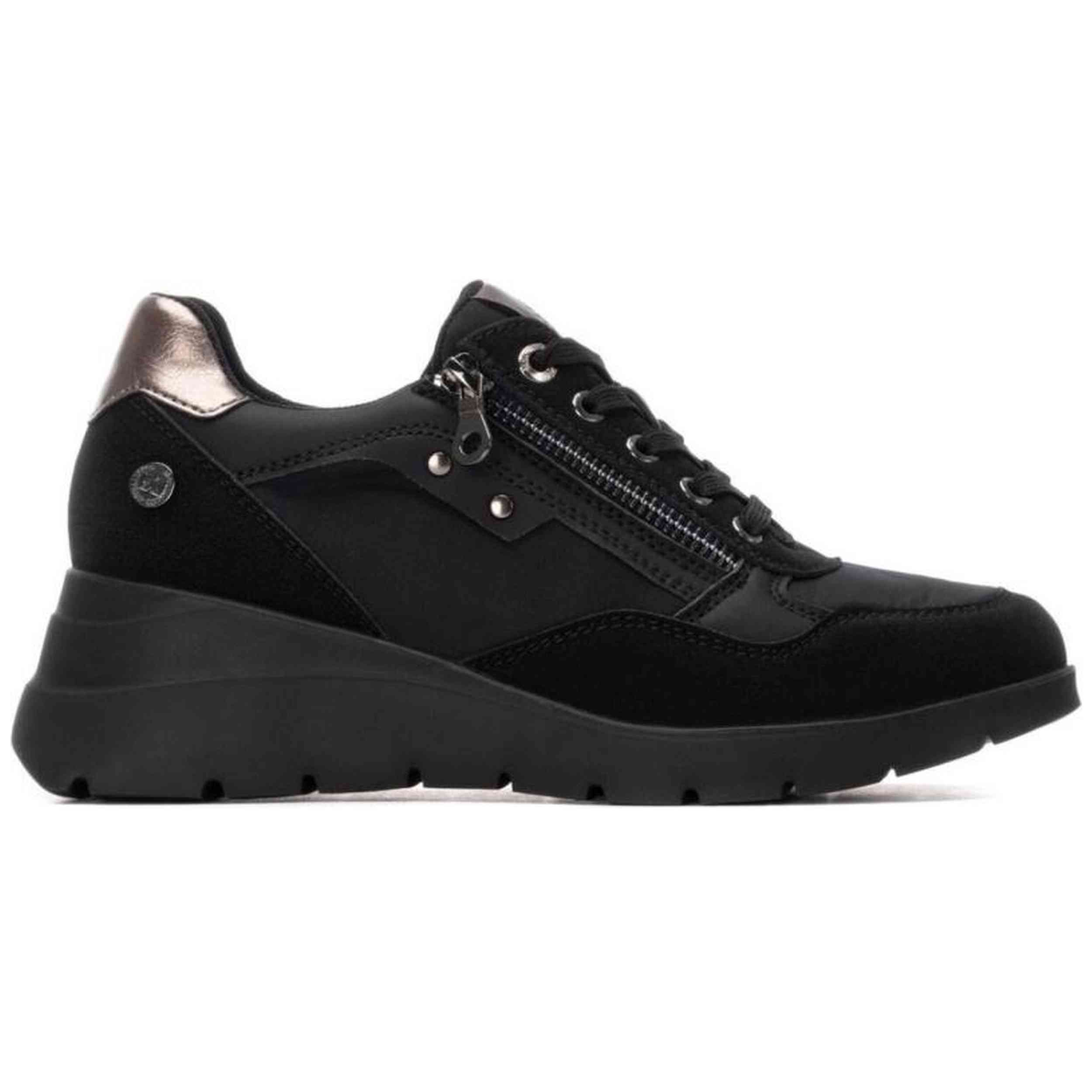 Zapatillas Xti modelo 144500-NEGRO para Mujer en color Negro