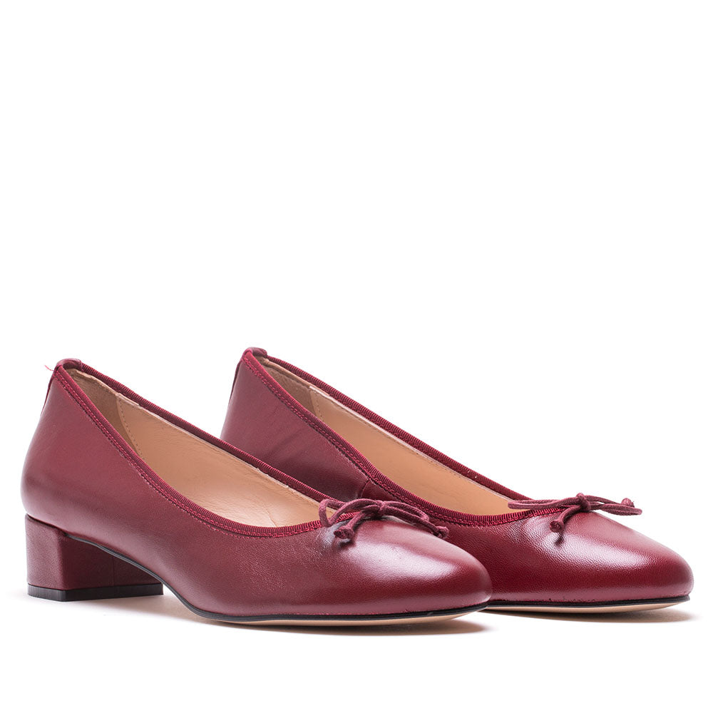 Zapato Salón Clara Mestizo Burdeos - Estilo y Comodidad en Cada Paso, Tacón Bajo 30mm, Piel Artesanal Española, Confort Todo el Día, Sofisticado Tono Burdeos para Mujer, Tallas 35-42, Ideal para Desta