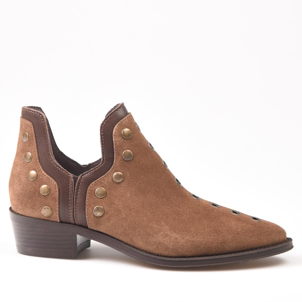 Botines para mujer de piel fabricados en España Alpe Tachas 25511146 Castaña