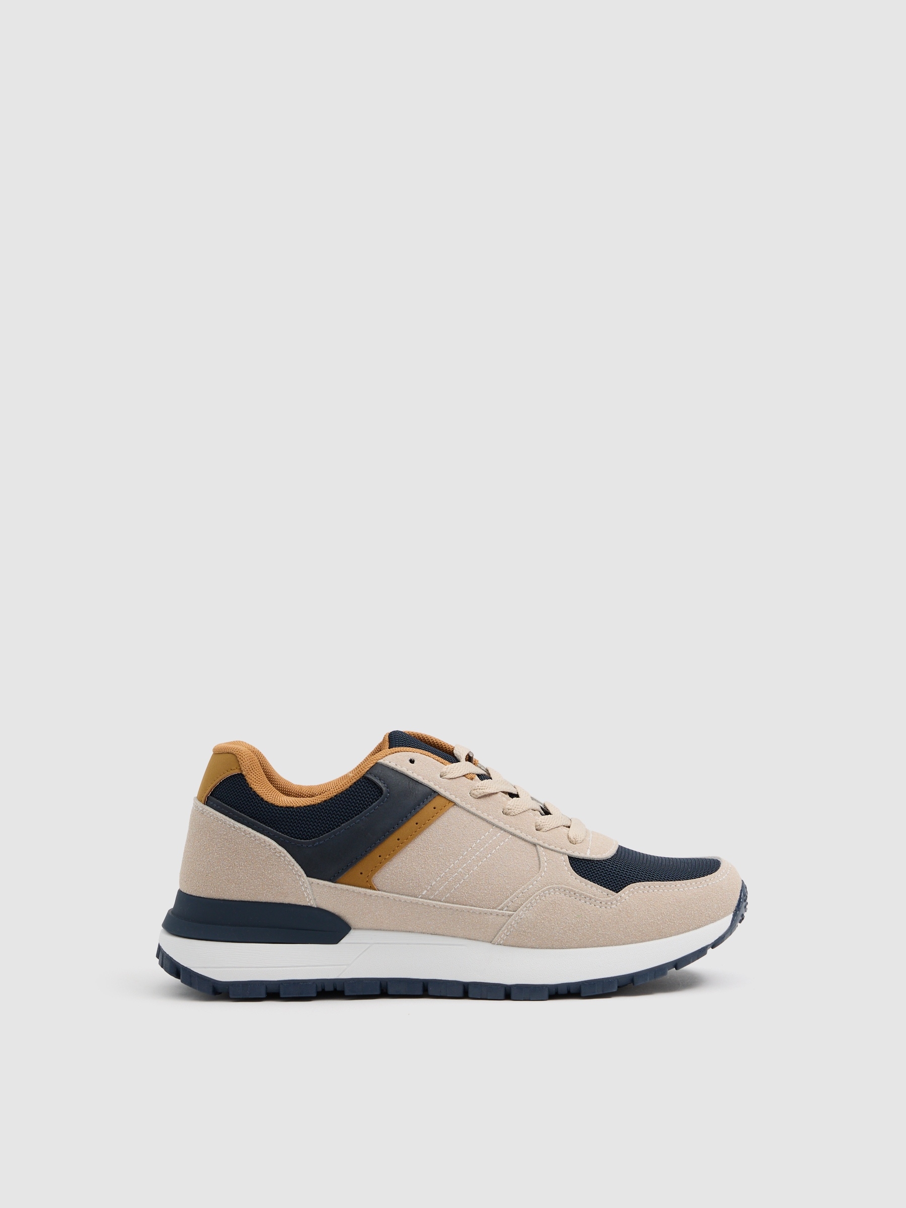 Deportiva baja en beige, marino y mostaza, con efecto piel, paneles textiles y cierre con cordones acolch INSIDE