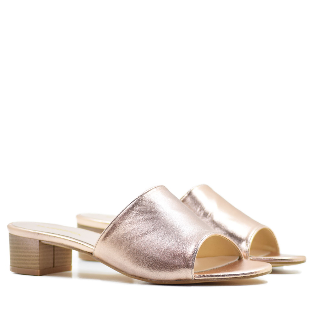 Zuecos de Piel Metalizada Rose CA-264 para Mujer – Elegancia y Comodidad con Tacón Bajo de 40mm – Fabricación Española Premium – Ideal para Cualquier Ocasión – Diseño Versátil para Estilo Casual y Soc