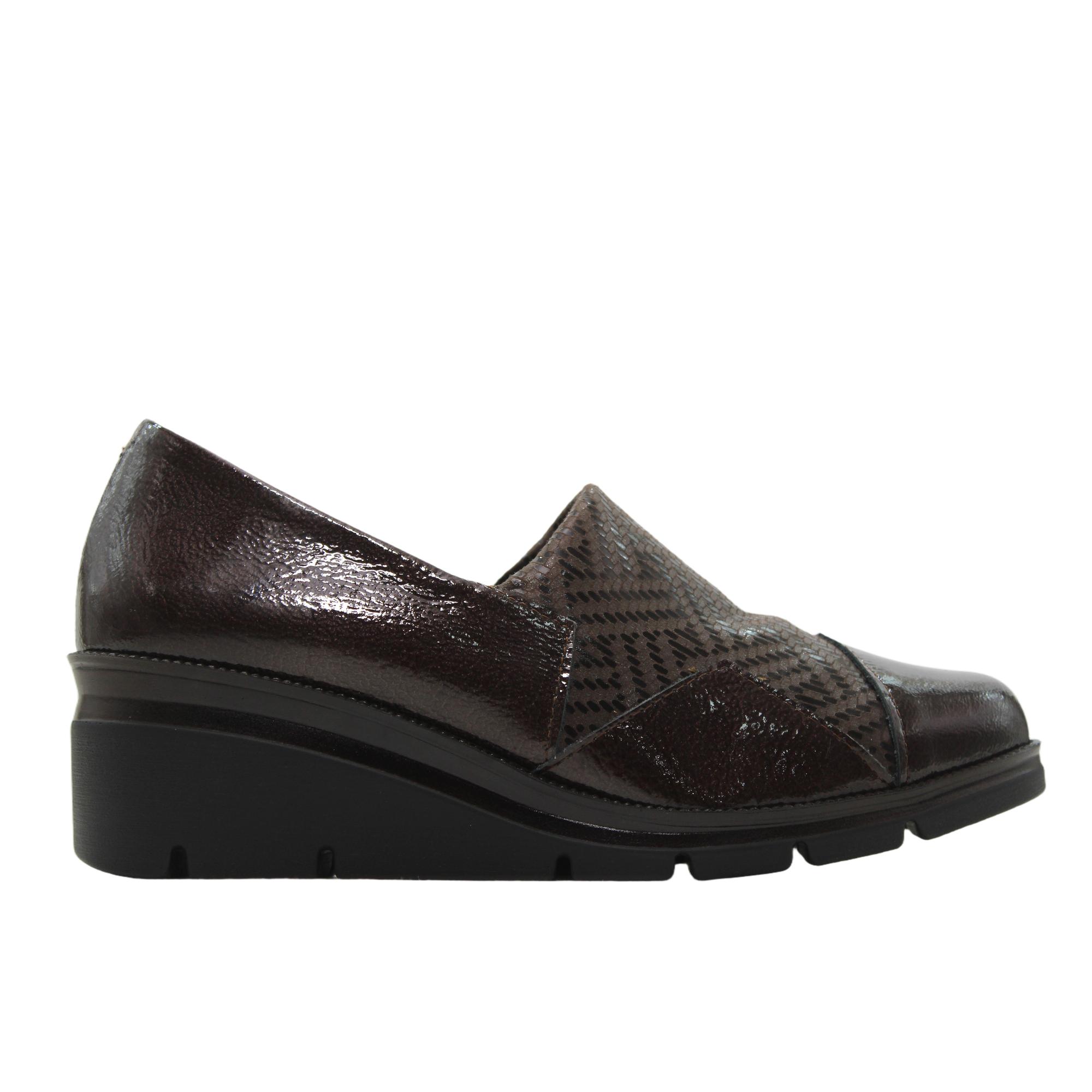 PITILLOS 11531 Mocasín con cuña de piel charol, grabado, suela goma, para señora