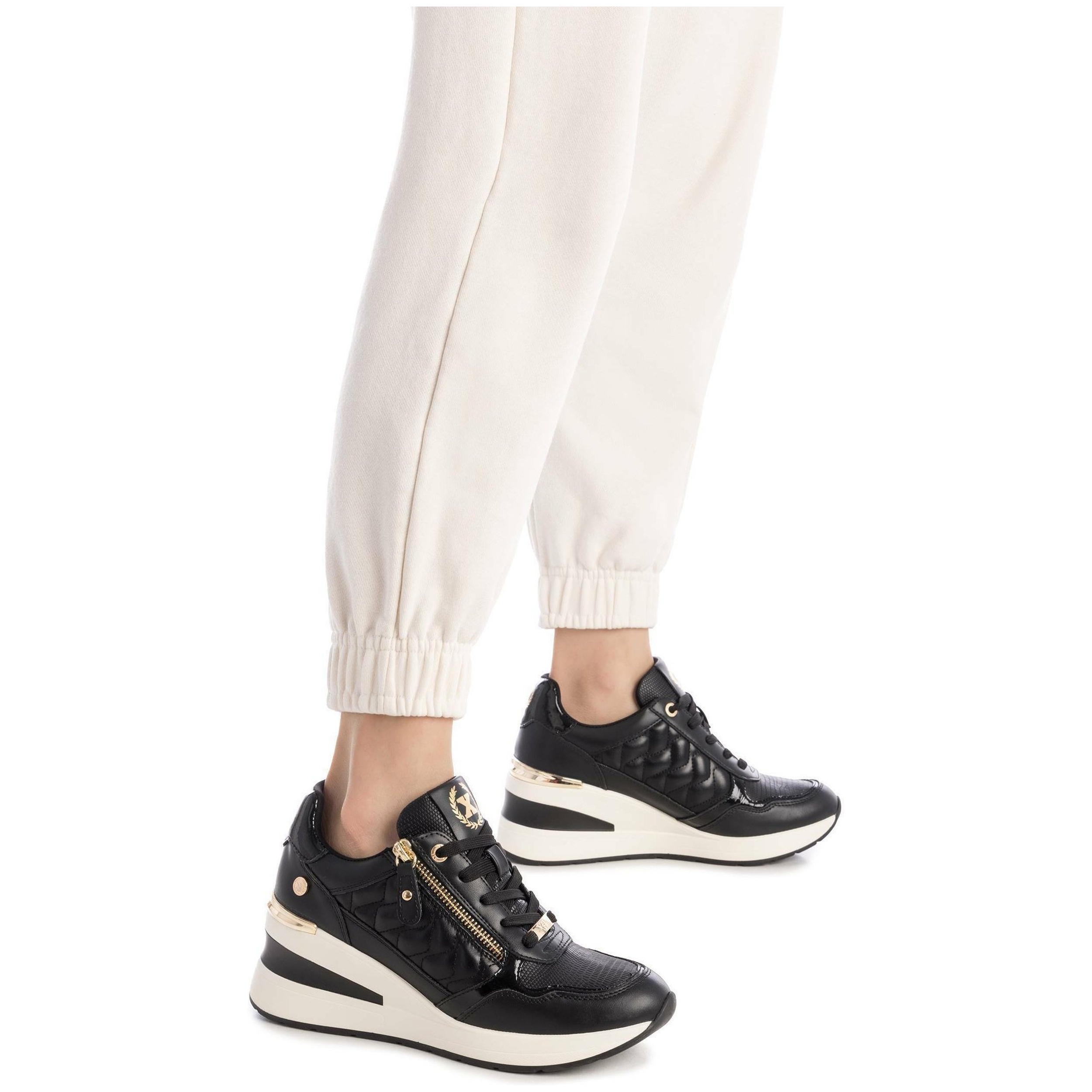 Zapatillas Xti para Mujer en color Negro