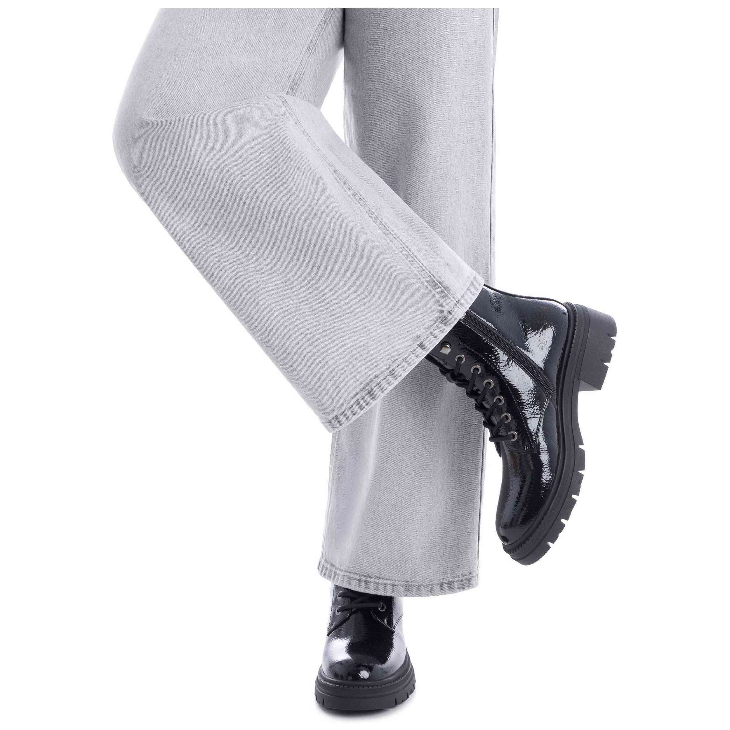 Botines Xti para Mujer en color Negro