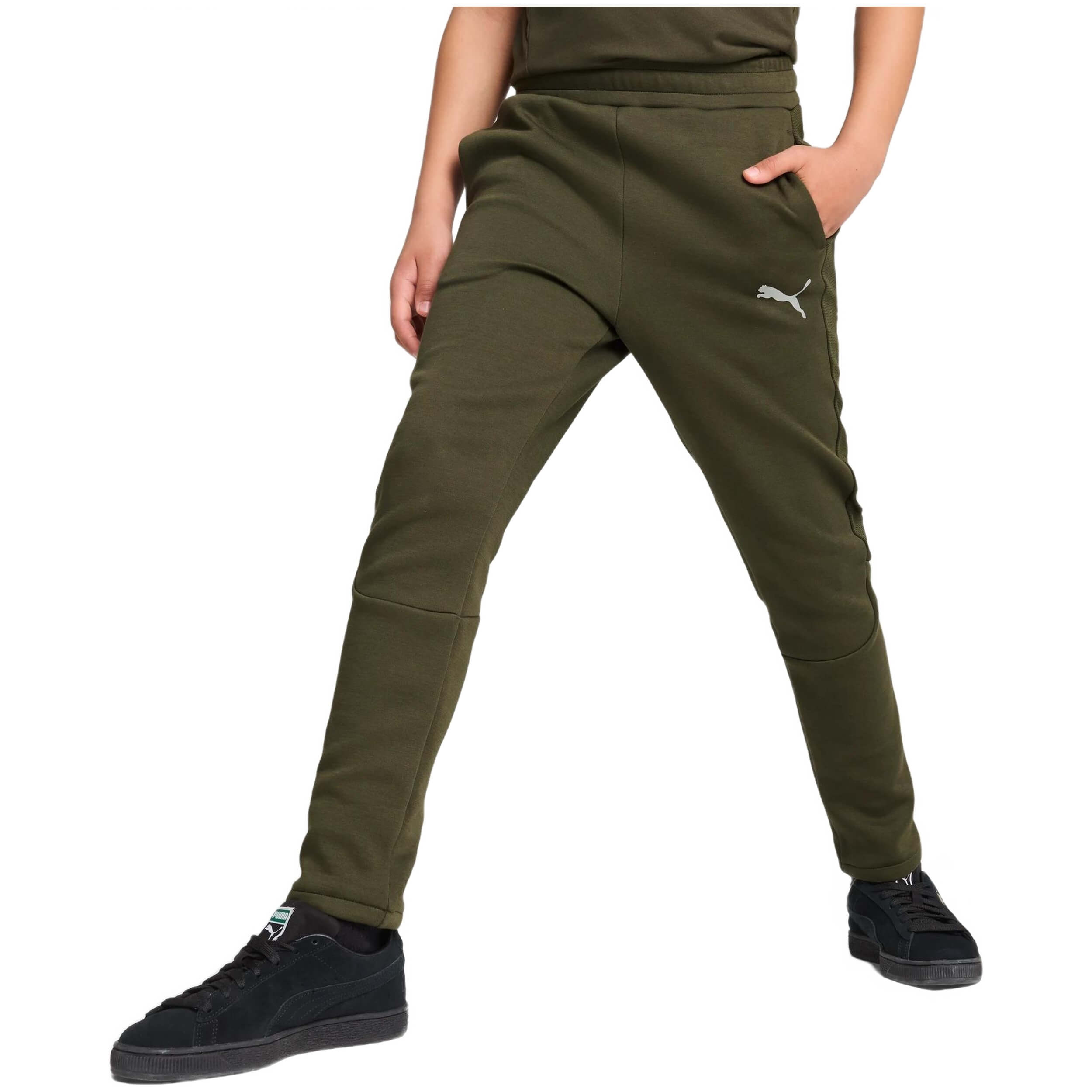 Pantalones marca Puma modelo 681804-70 para junior en color verde oliva