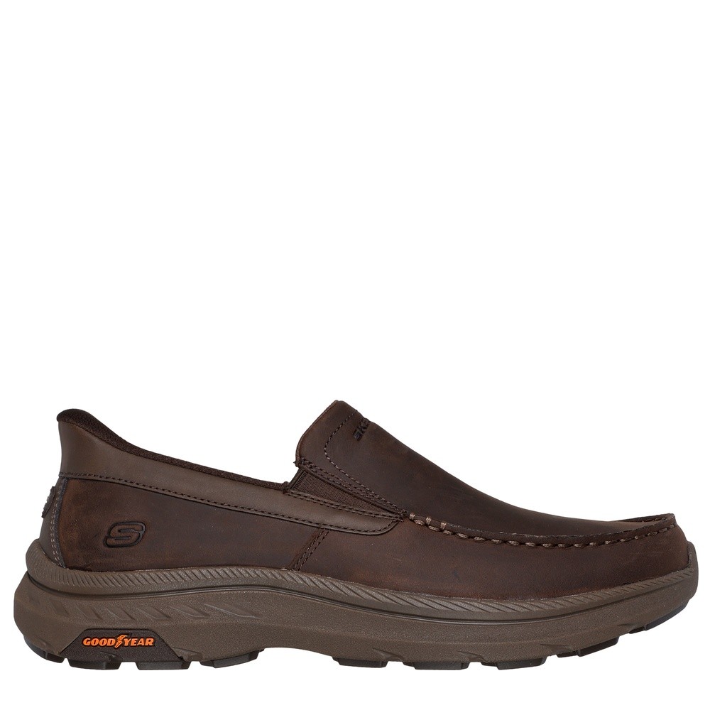 Cómoda  POLLARD - OSGOOD Marrón: deportivas de piel con plantilla Air‑Cooled Memory Foam® y talón Comfort Pillow. Sin cordones y suela de goma ligera para pisada estable. ¡Pruébalas! Altura Tacón bajo (1-3 cm) Referencia