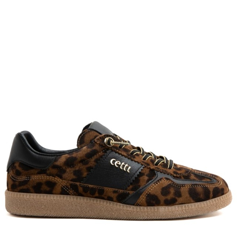 Cómoda  Zapatilla mujer 1395 de CETTI en piel con estampado leopardo y detalles negros. Cordones elásticos. Plantilla extraible acolchada. Ligero piso antideslizante. Altura Tacón bajo (1-3 cm) Referencia