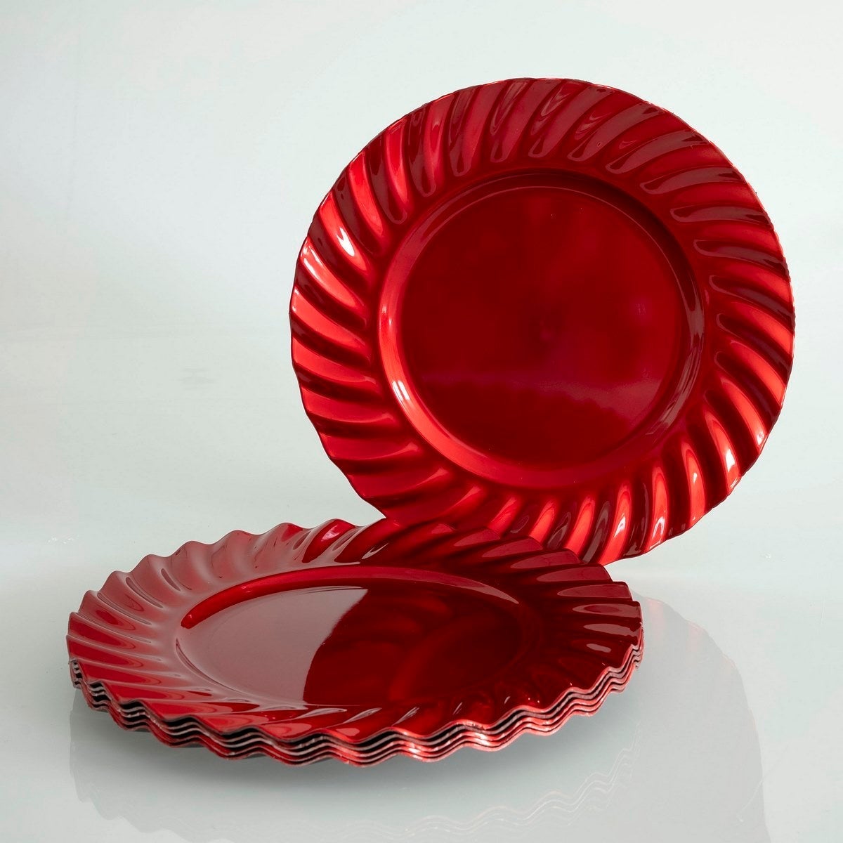 Juego 6 bajoplatos ondulados individuales para Navidad rojos redondos 33 cm Su diseño ondulado decora y protege tu mesa, siendo el soporte perfecto para tus platos en Nochebuena. LOLAhome