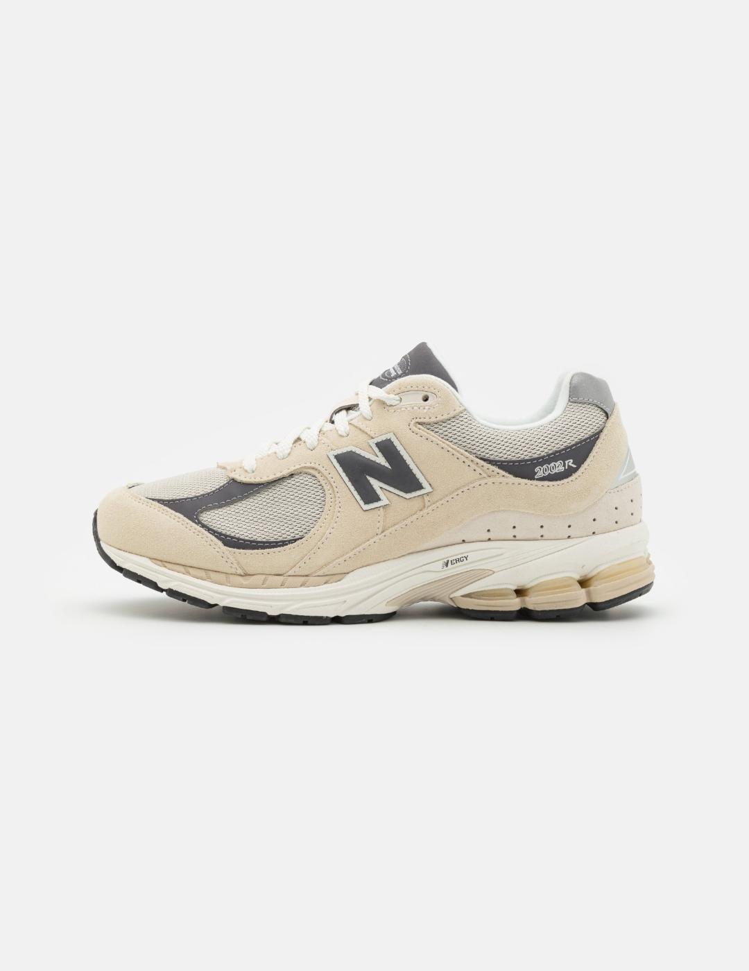 NEW BALANCE ZAPATILLA 2002 BEIGE GRIS OSCURO