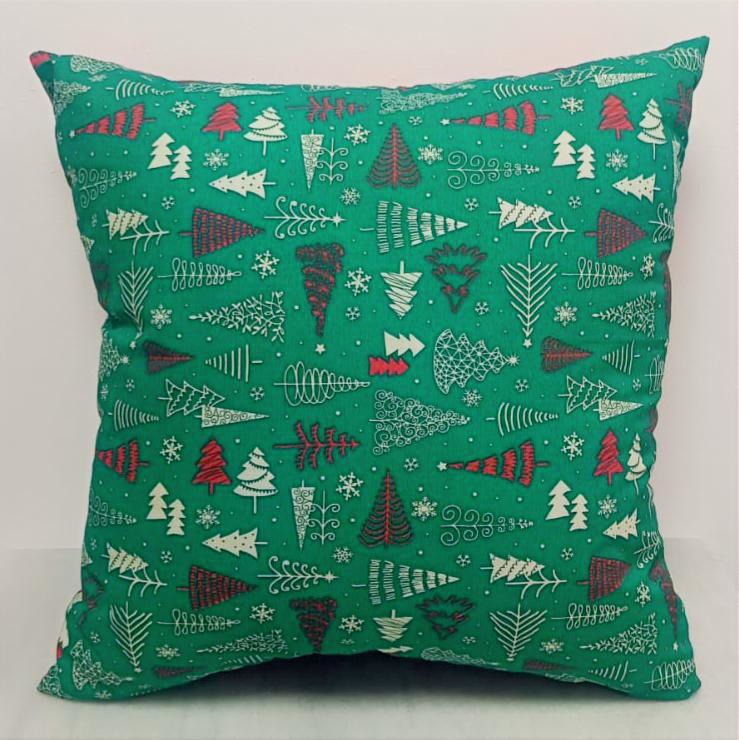 Cojín con estampado navideño y la trasera roja_ Ruicor Textil