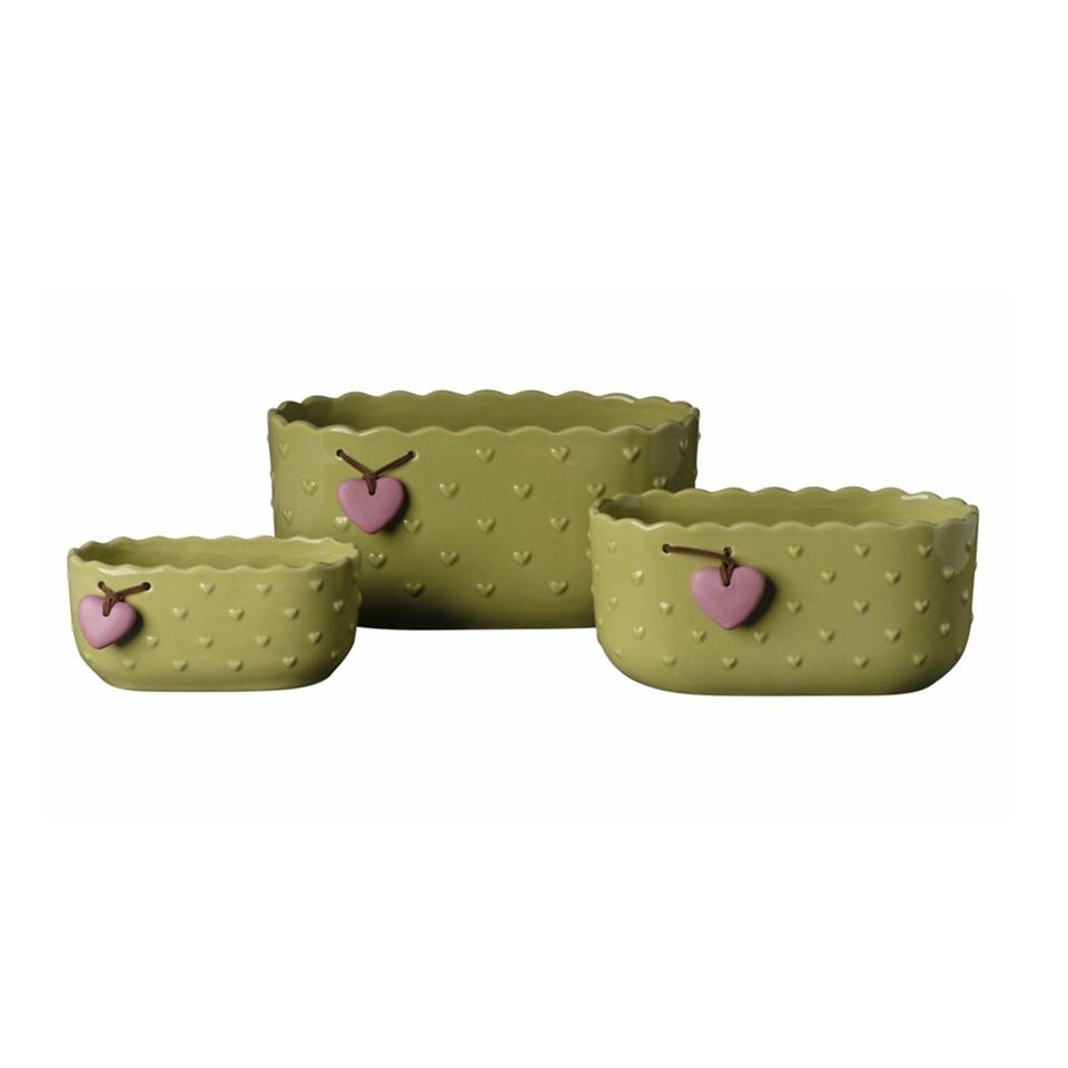 Conjunto de 3 floreros de cerámica con colgante en forma de corazón. Medidas: 11x22, 8,5x18,5 y 6,2x12,5 cm. akihaydeto