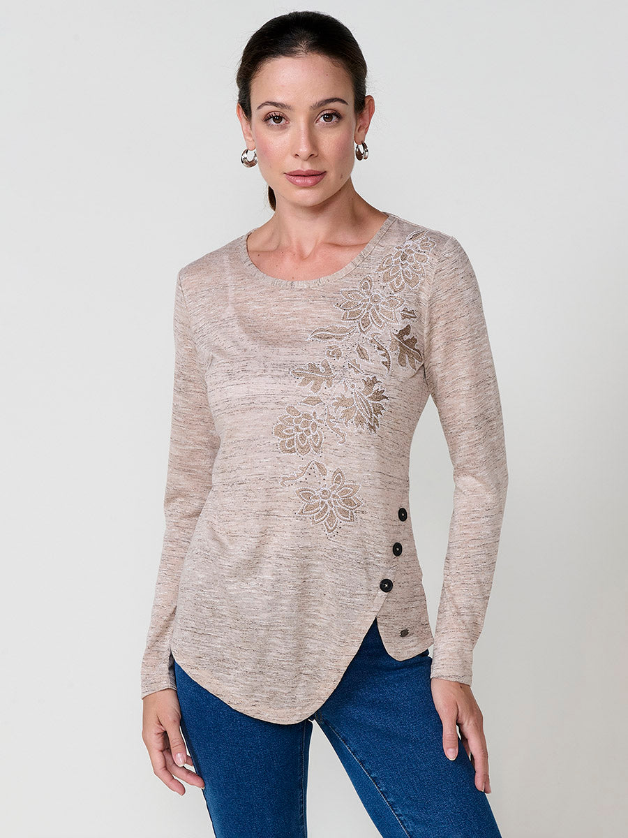 Koroshi Camiseta de mujer en tejido flamé melange, con bajo asimétrico, botones decorativos y bordado brillante