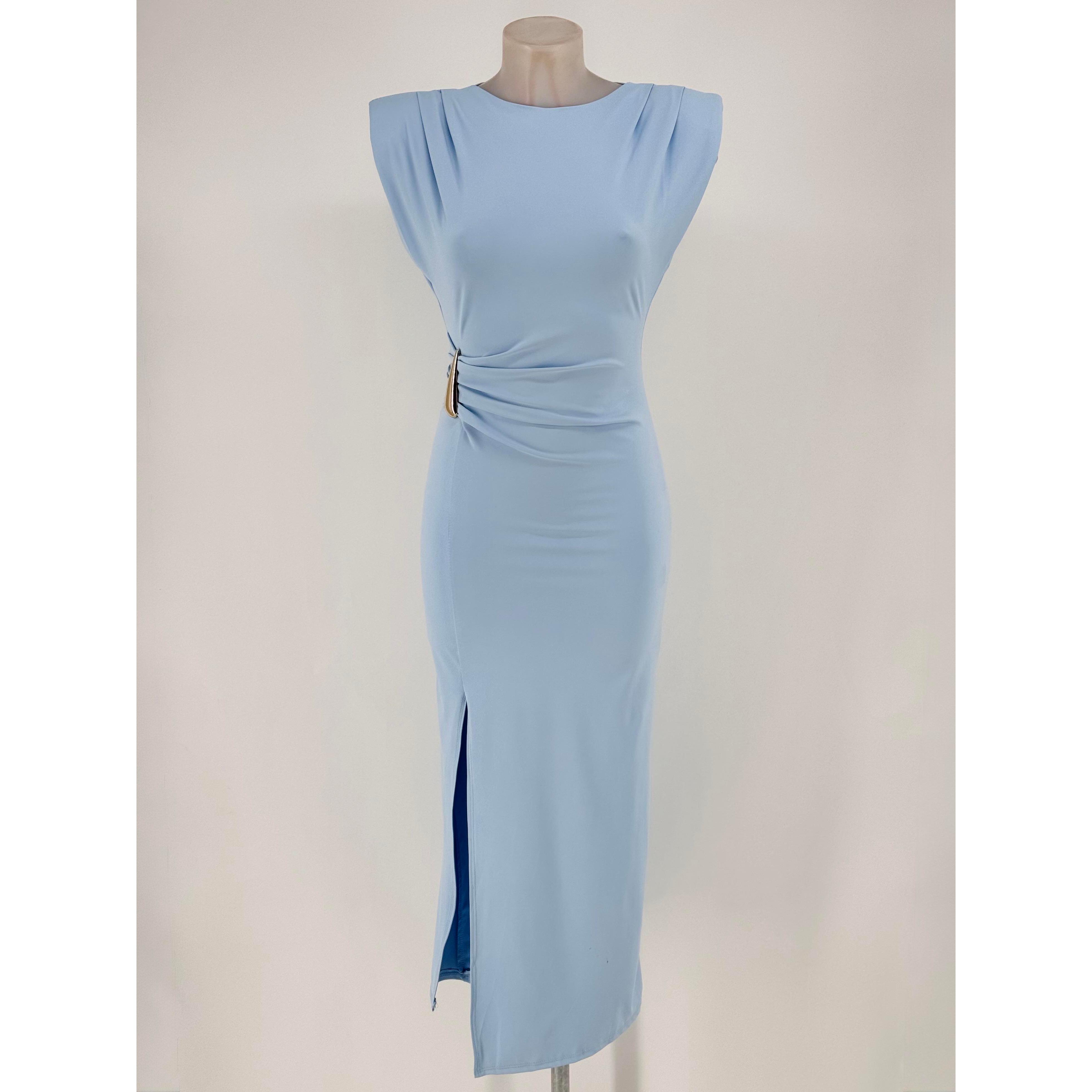 Vestido largo elegante en tejido yoga para mujer. Descubre nuestro vestido largo en tejido yoga, con diseño sofisticado, abertura lateral y detalle metálico en cintura. Disponible en amplia gama de colores. Ideal para invitadas y eventos.
