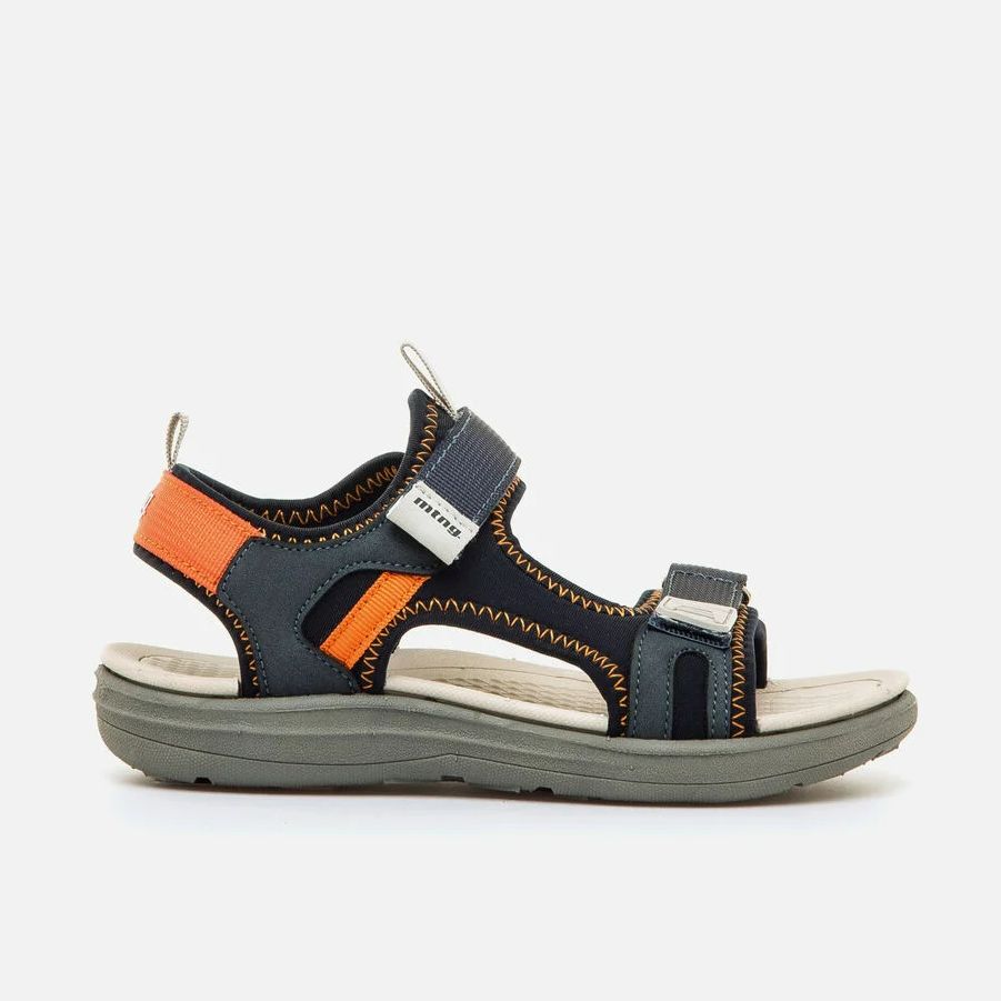 Sandalias para niño Mustang, modelo Treck 49099 azul marino con detalles en naranja y grisque aportan un estilo dinámico y actual.