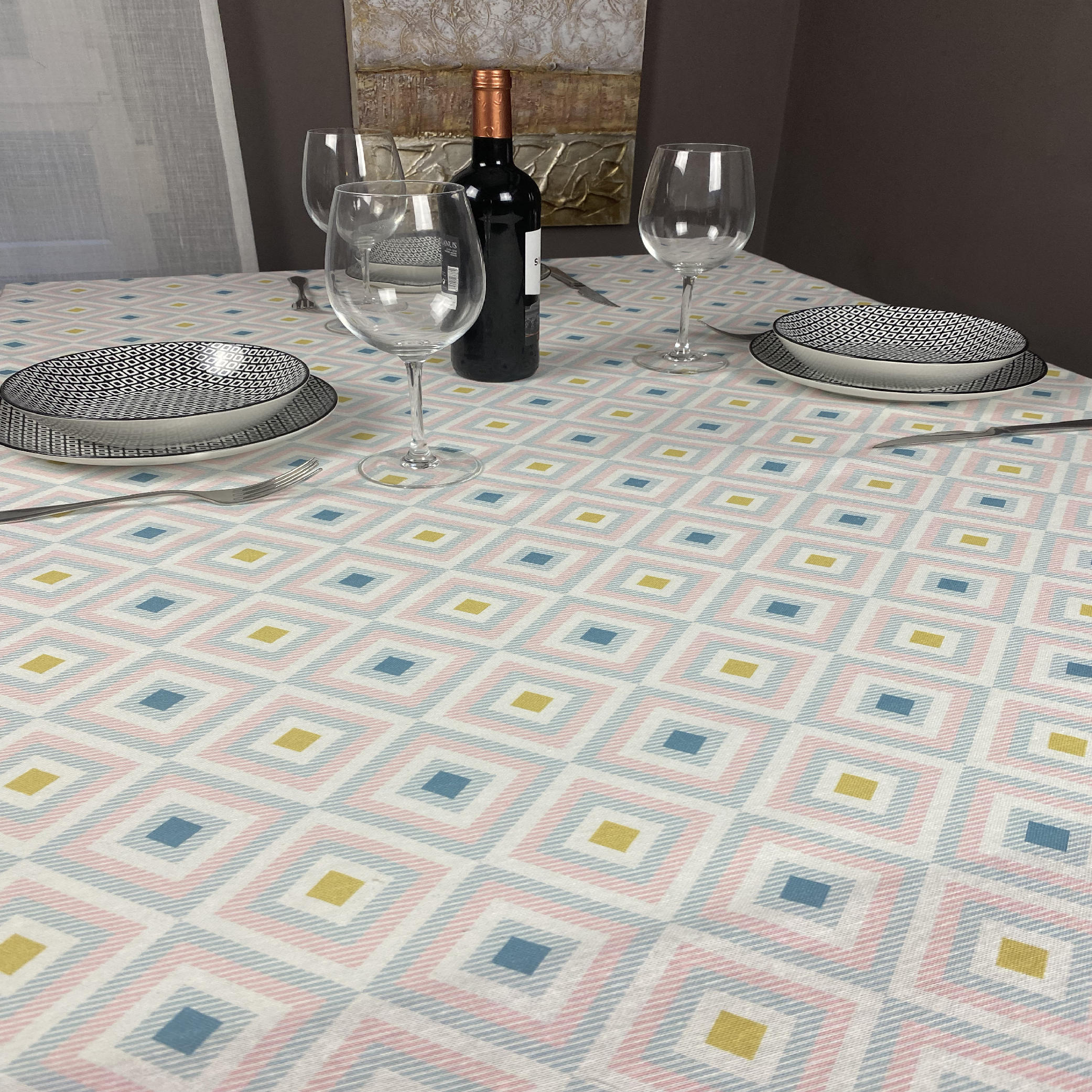 Mantel de tela, rectangular, con un tratamiento suave de antimanchas y con dos tamaños diferentes a escoger - LAN&LAN