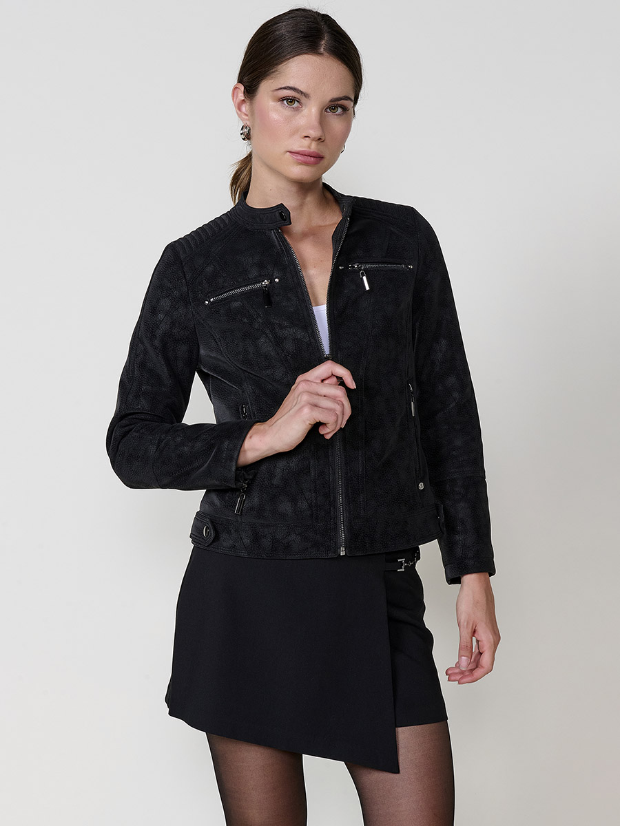 Koroshi - Chaqueta biker mujer efecto piel negra con cuello mao y forro animal print acolchado, modelo 2522JA19