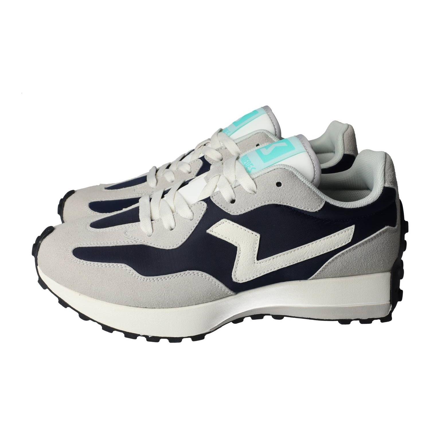 Deportivos marca PAREDES para hombre en color azul marino. Zapatillas deportivas Paredes Berzosa para hombre, ligeras y transpirables, suela con agarre resistente