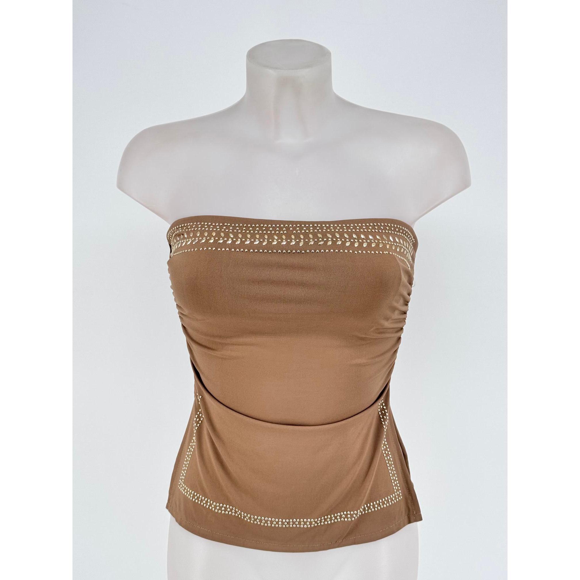Top Strapless de Mujer Elegante Escote Palabra de Honor con Pedrería Dorada y Aberturas Laterales. Diseño Chic de Corte Asimétrico y Ajuste Cómodo. Ideal para Salir de Fiesta, Eventos o un Look Casual Elegante. Disponible en Varios Colores