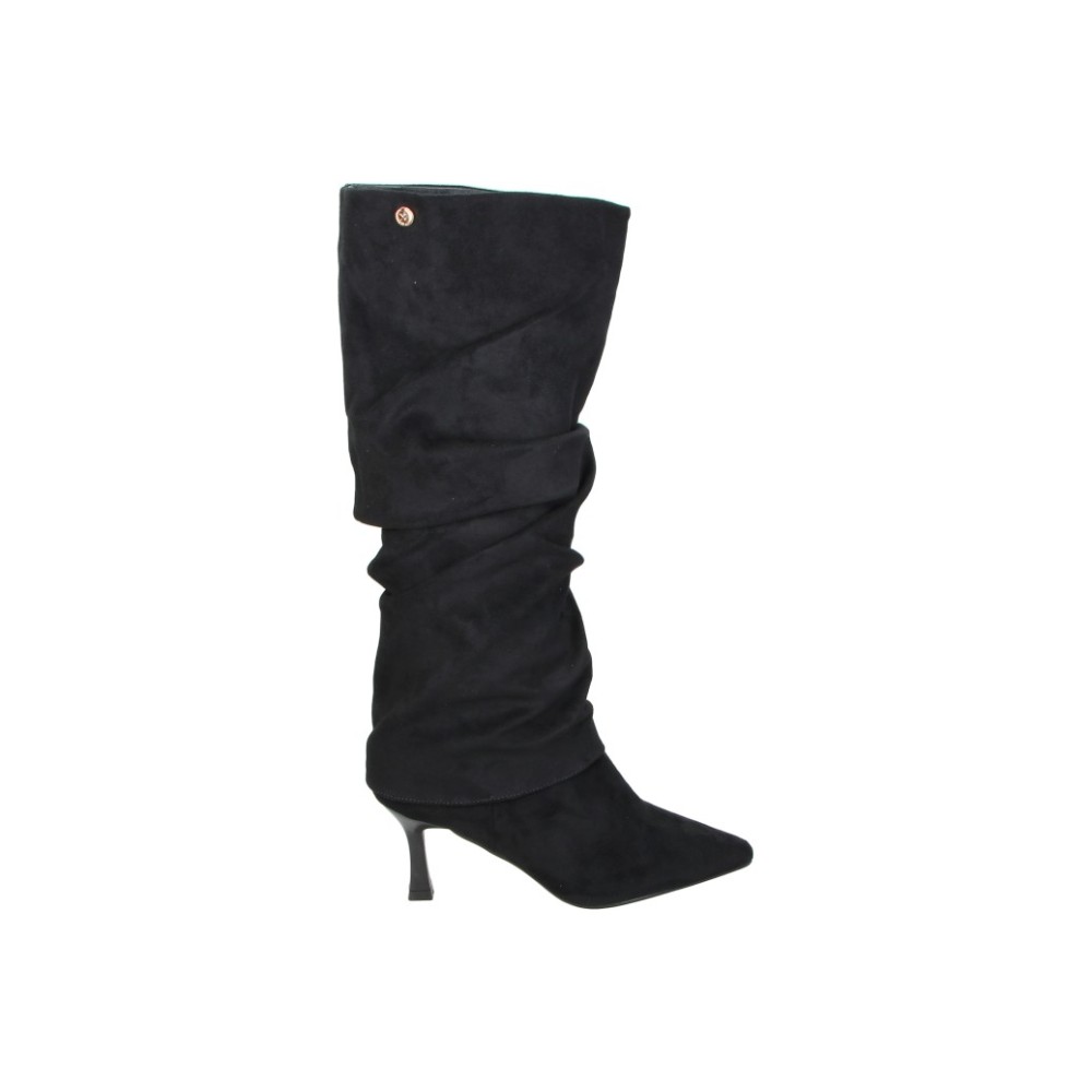 XTI | Botas de Tacón XTI para Mujer – Botas Altas en Color Negro – Bota Hasta la Rodilla sin Cierre – Slip On – Tacón Fino Medio y Cómodo – Vegan – Estilosas y Combinables – Modelo 146394