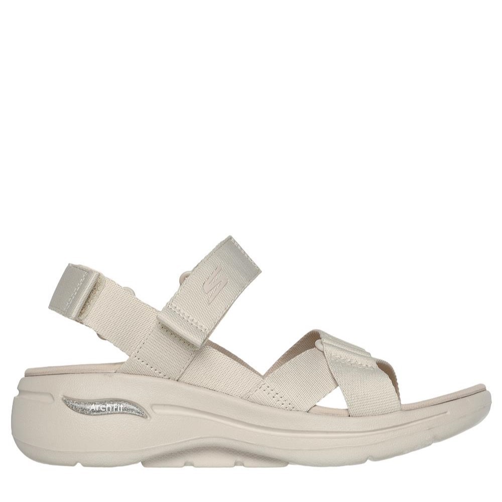 Cómoda  Sandalia de mujer Skechers GO WALK ARCH FIT SANDAL beig . Entresuela GOGA MAT amortiguadora. Más estabilidad  con la Plantilla Arch Fit, más ajuste en el arco. Altura Tacón bajo (1-3 cm) Referencia 140808-NAT