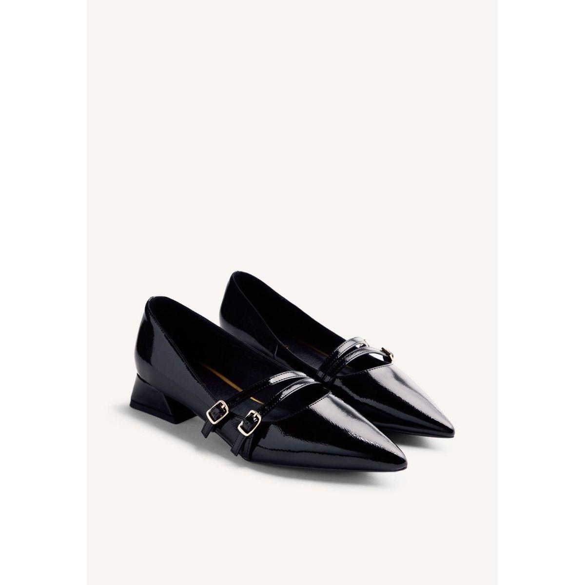 Zapatos Tacón marca GIOSEPPO para mujer en color negro. Zapatos de salón negros en charol con punta afilada, tiras cruzadas y tacón bajo Gioseppo
